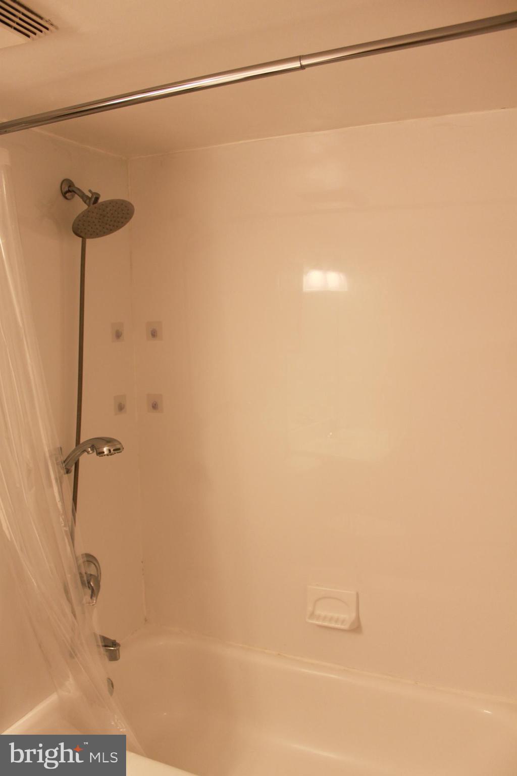 HAWTHORNE VILLAGE - Residential Lease