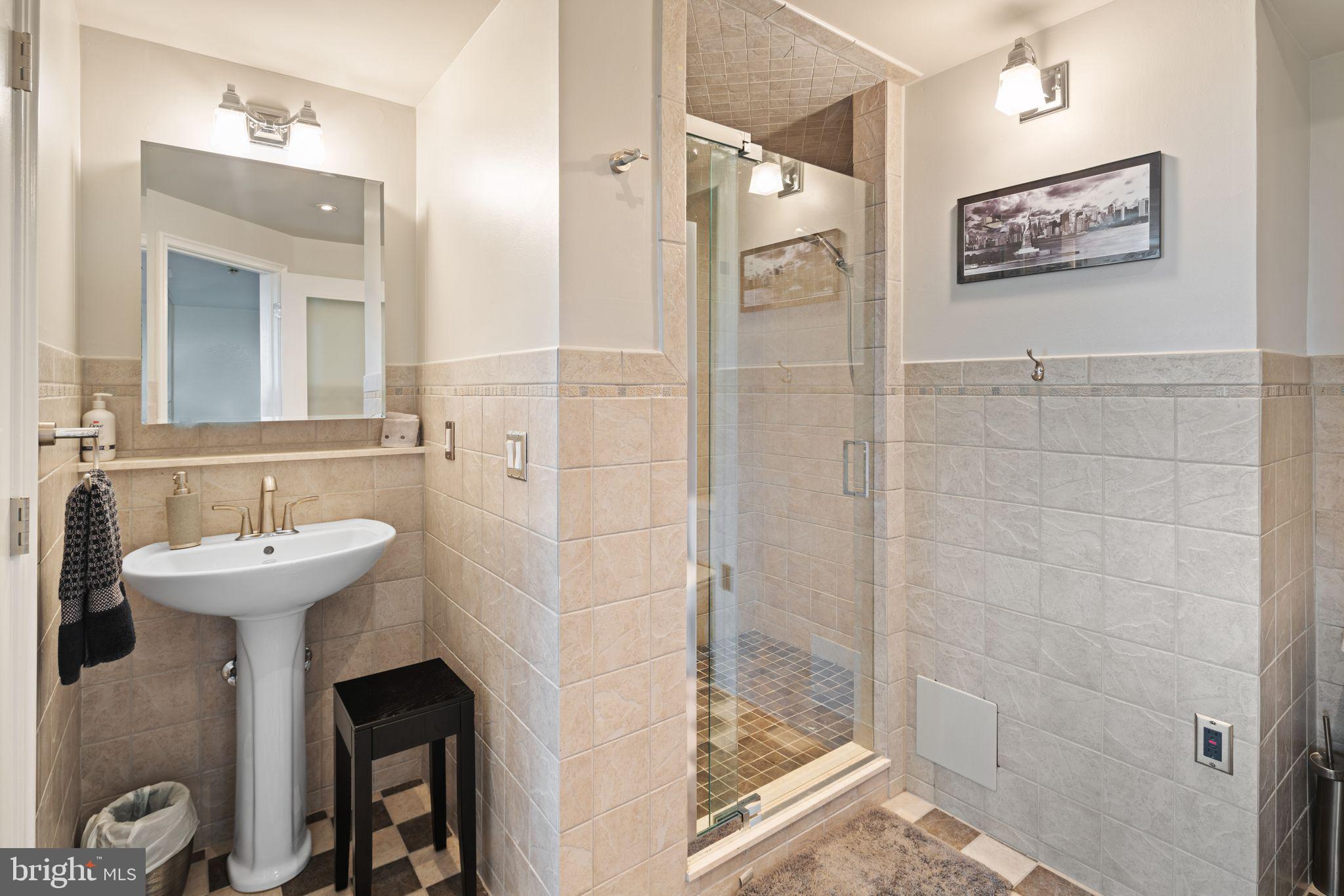 FAIRMOUNT - Residential Lease