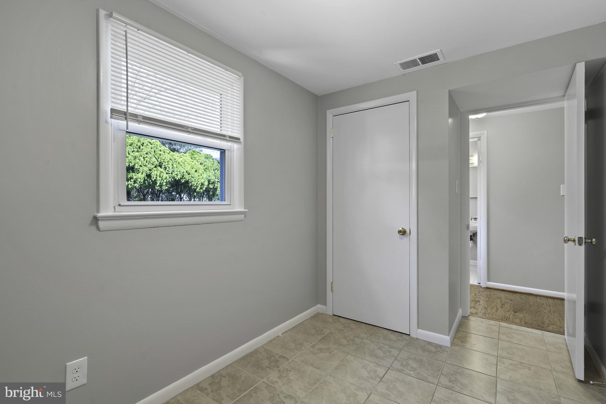 POTOMAC VALLEY - Residential Lease