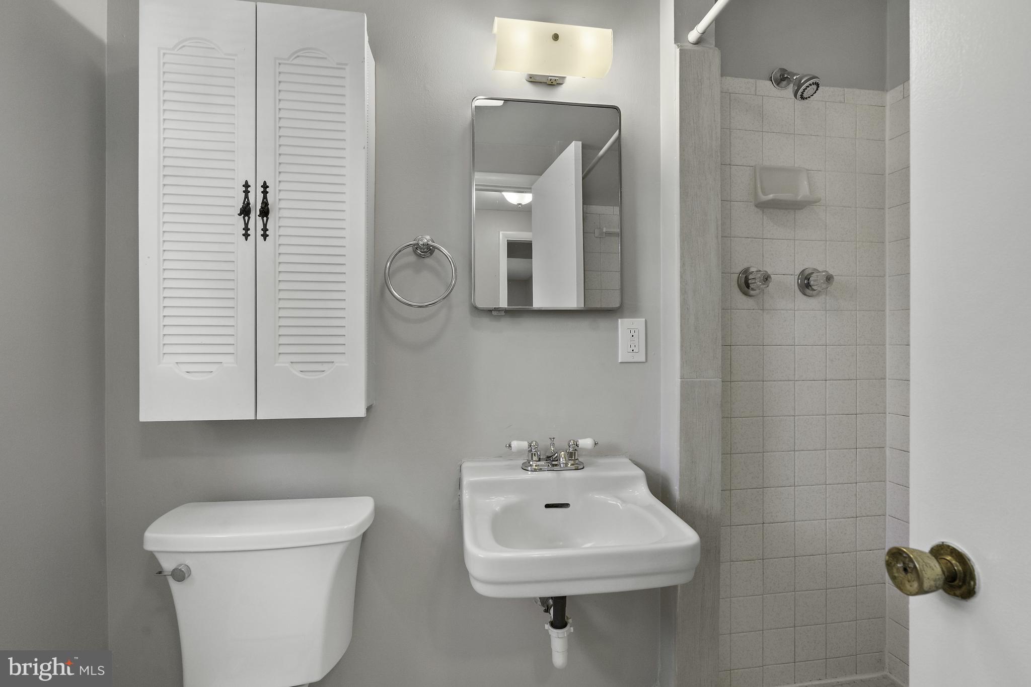 POTOMAC VALLEY - Residential Lease