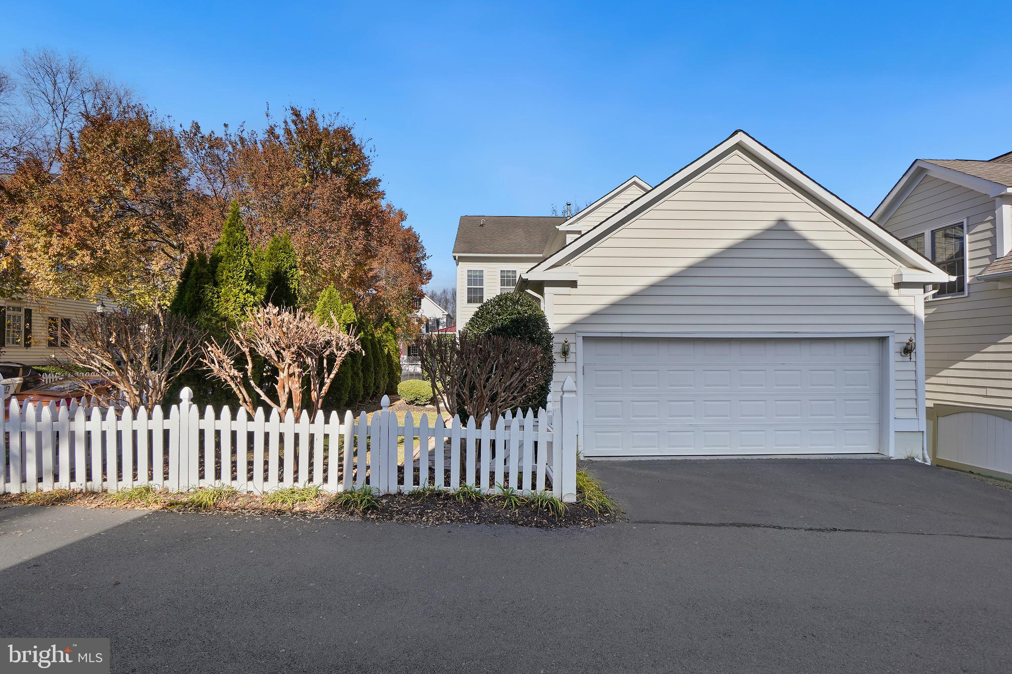 LAKELANDS - Residential