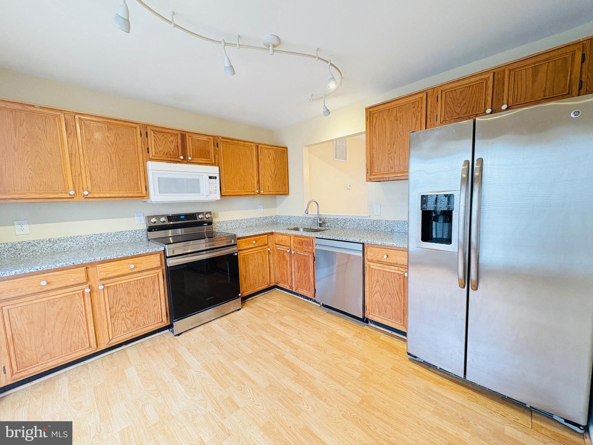 SINGLETONS GROVE - Residential Lease