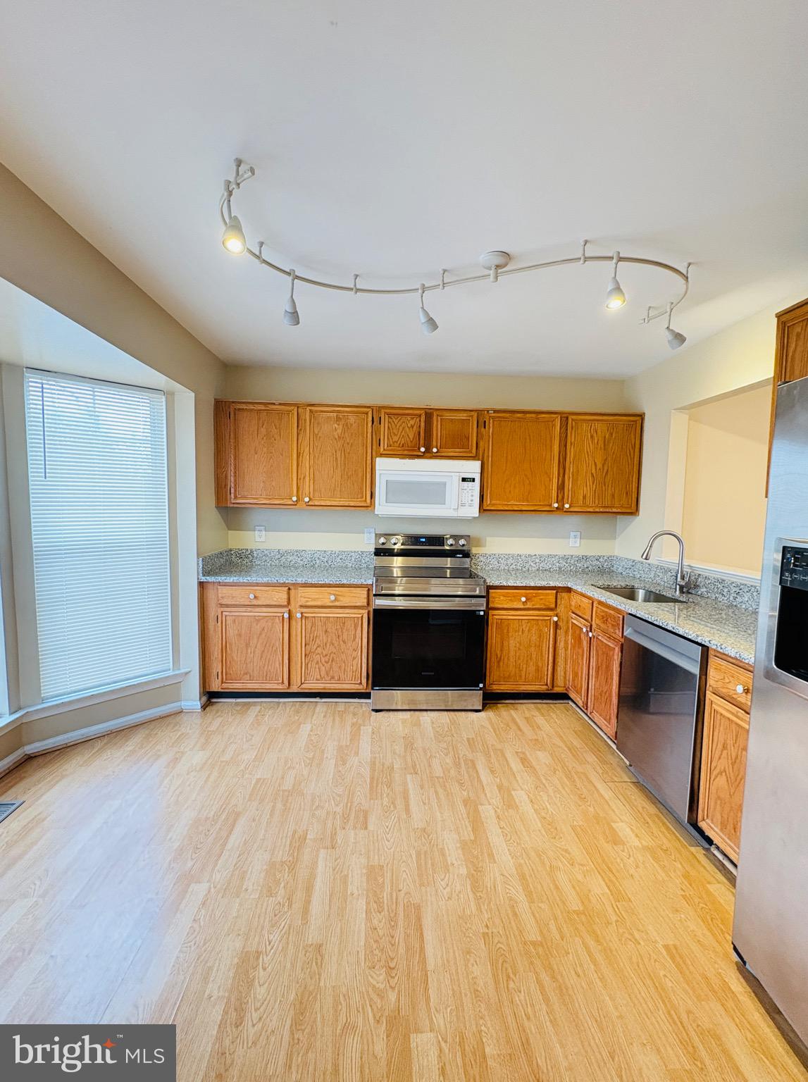 SINGLETONS GROVE - Residential Lease