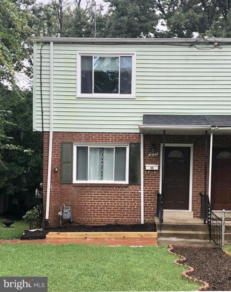 Terrific LOCATION, just minutes away from the Huntington Metro, 95/495, OLD TOWN and all the shops. 3 Levels, wood floors, newer kitchen and bath. Large Living room, large deck off of kitchen, overlooking bricked patio and landscaped backyard.