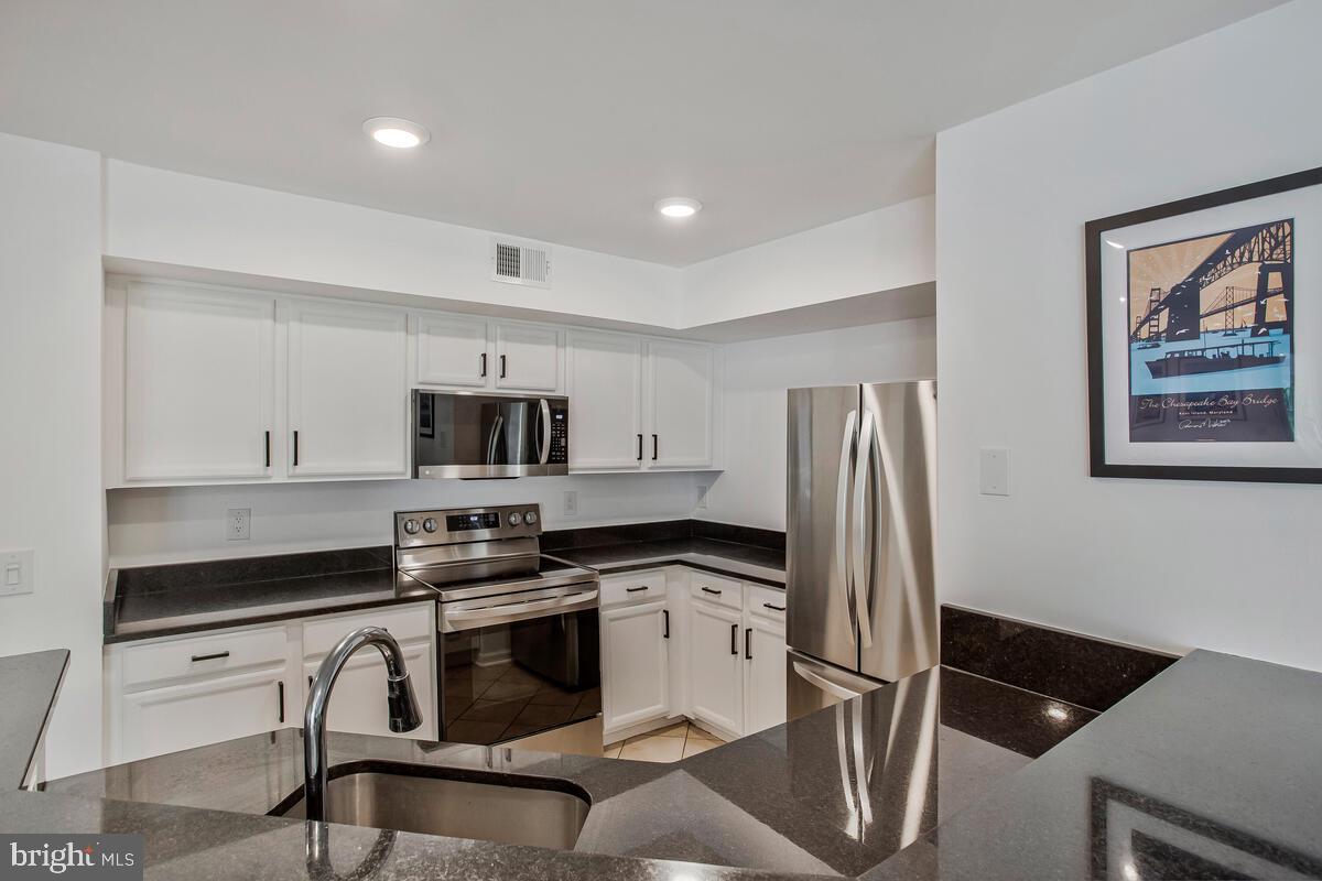 ANNAPOLIS OVERLOOK - Residential