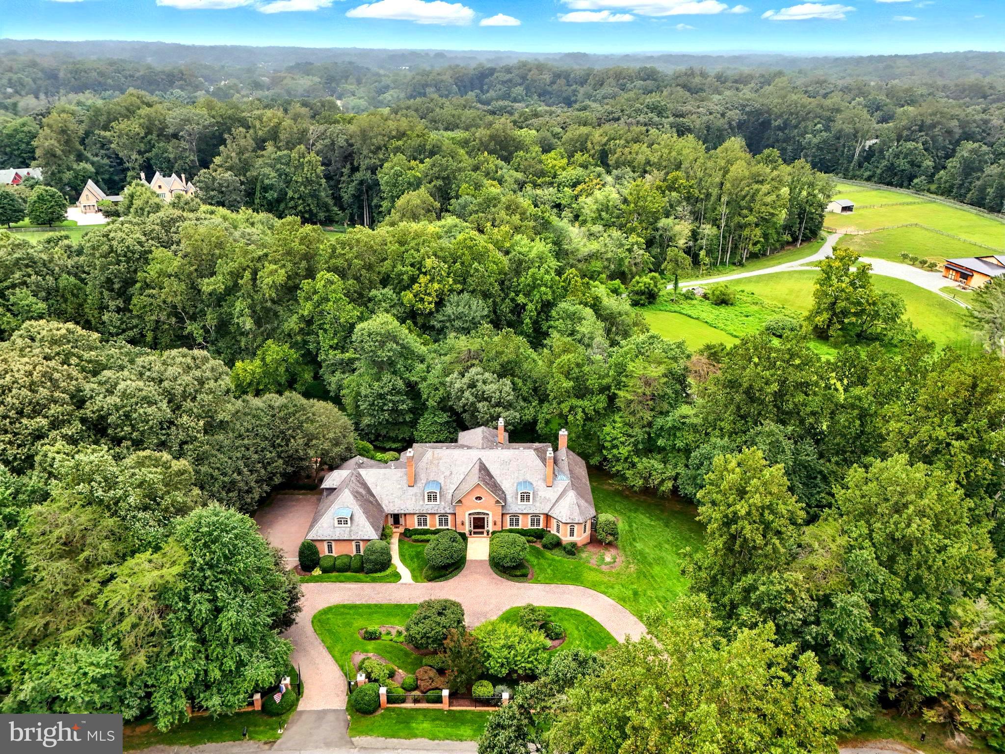 688 ROSSMORE CT.