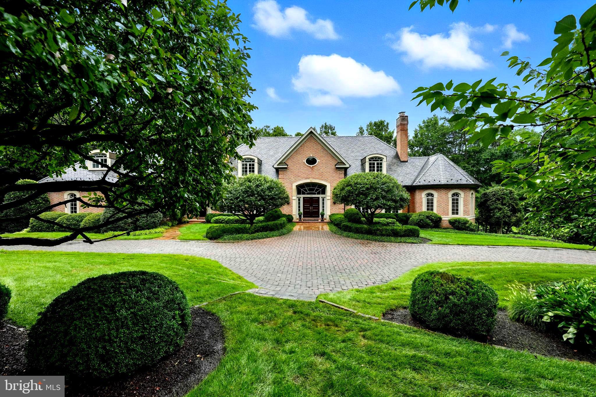688 ROSSMORE CT.