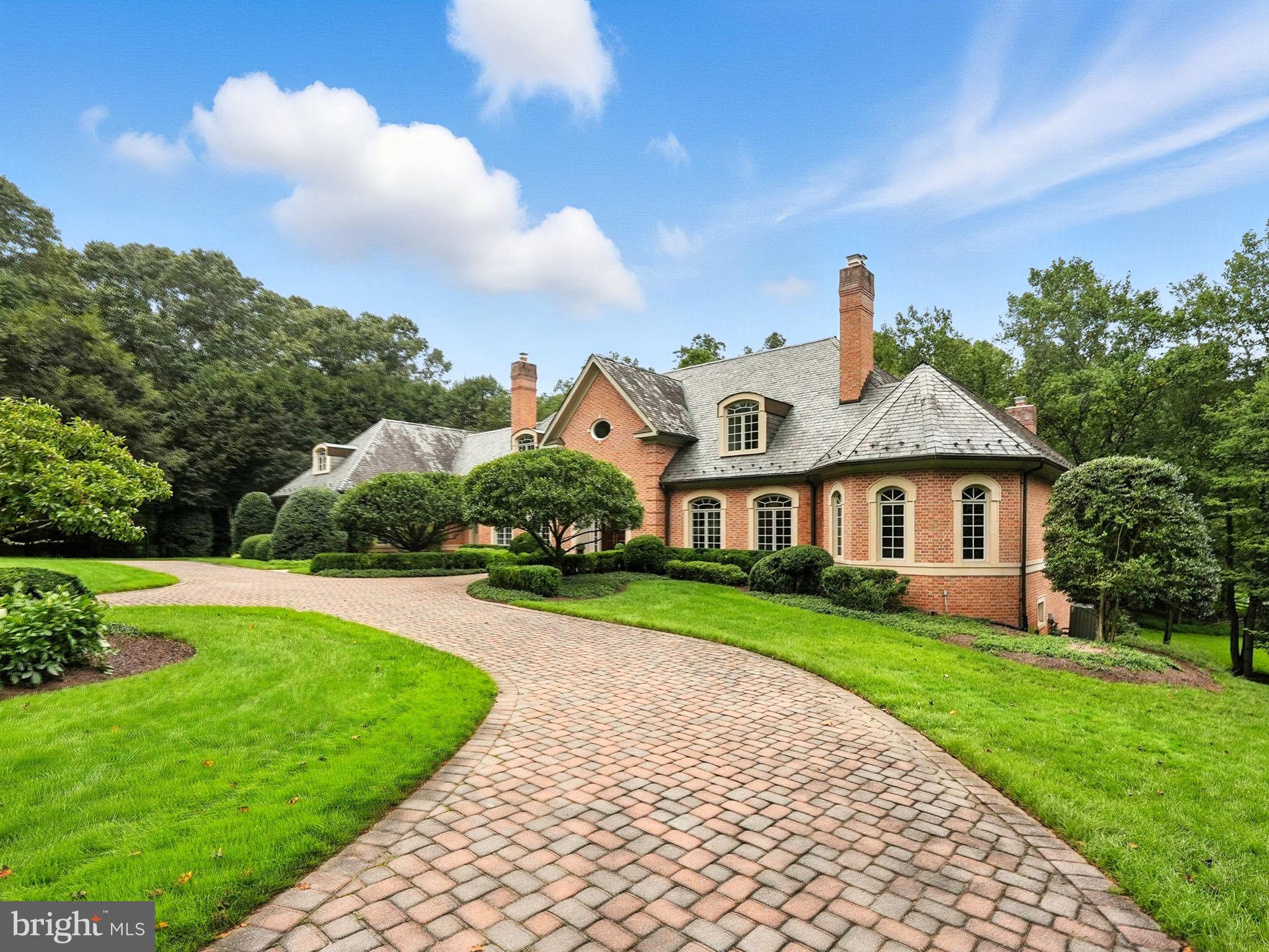 688 ROSSMORE CT.