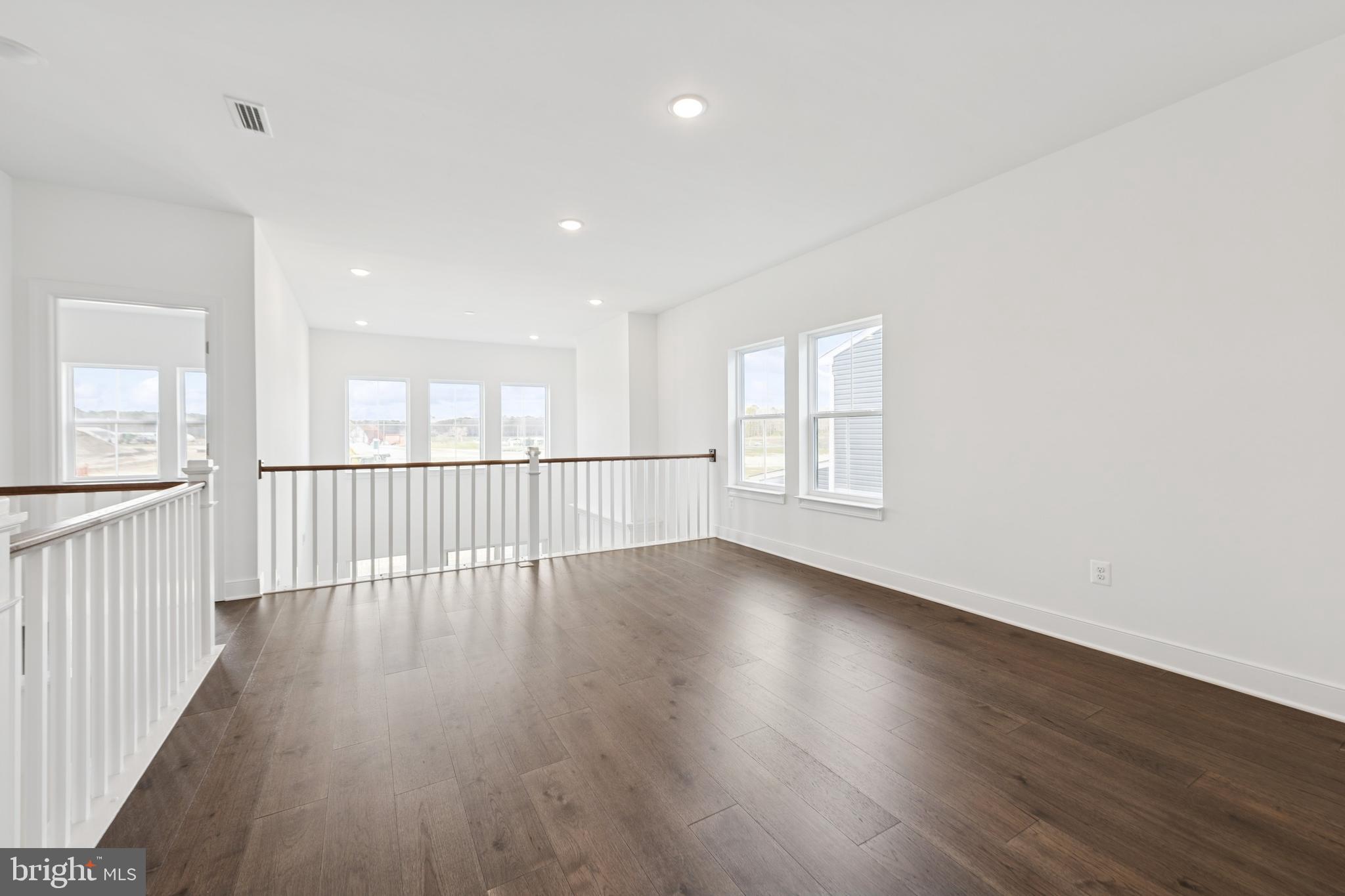 BAY KNOLLS - Residential