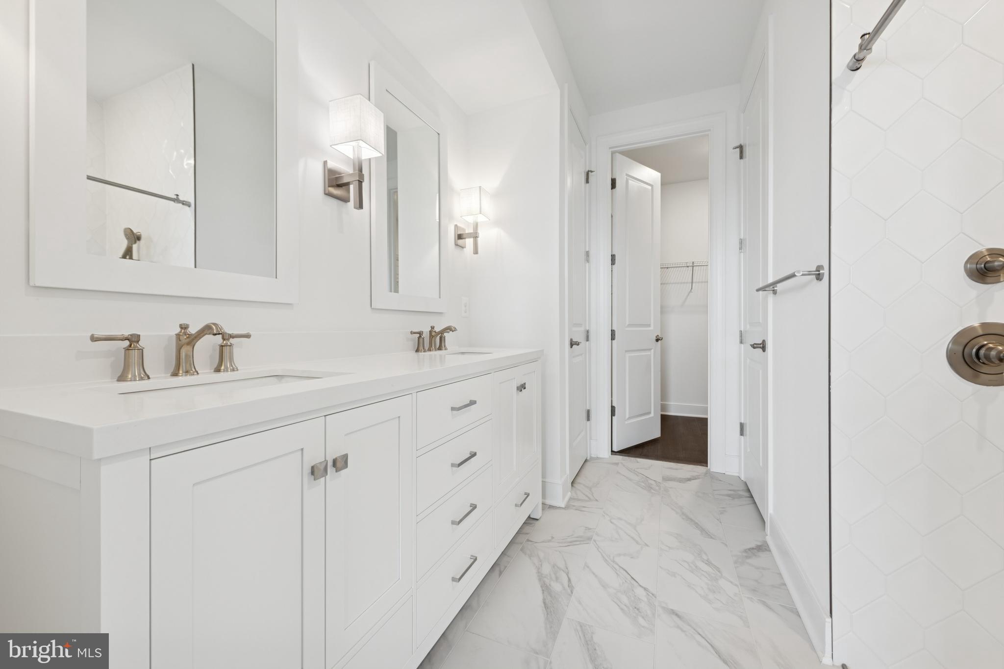BAY KNOLLS - Residential