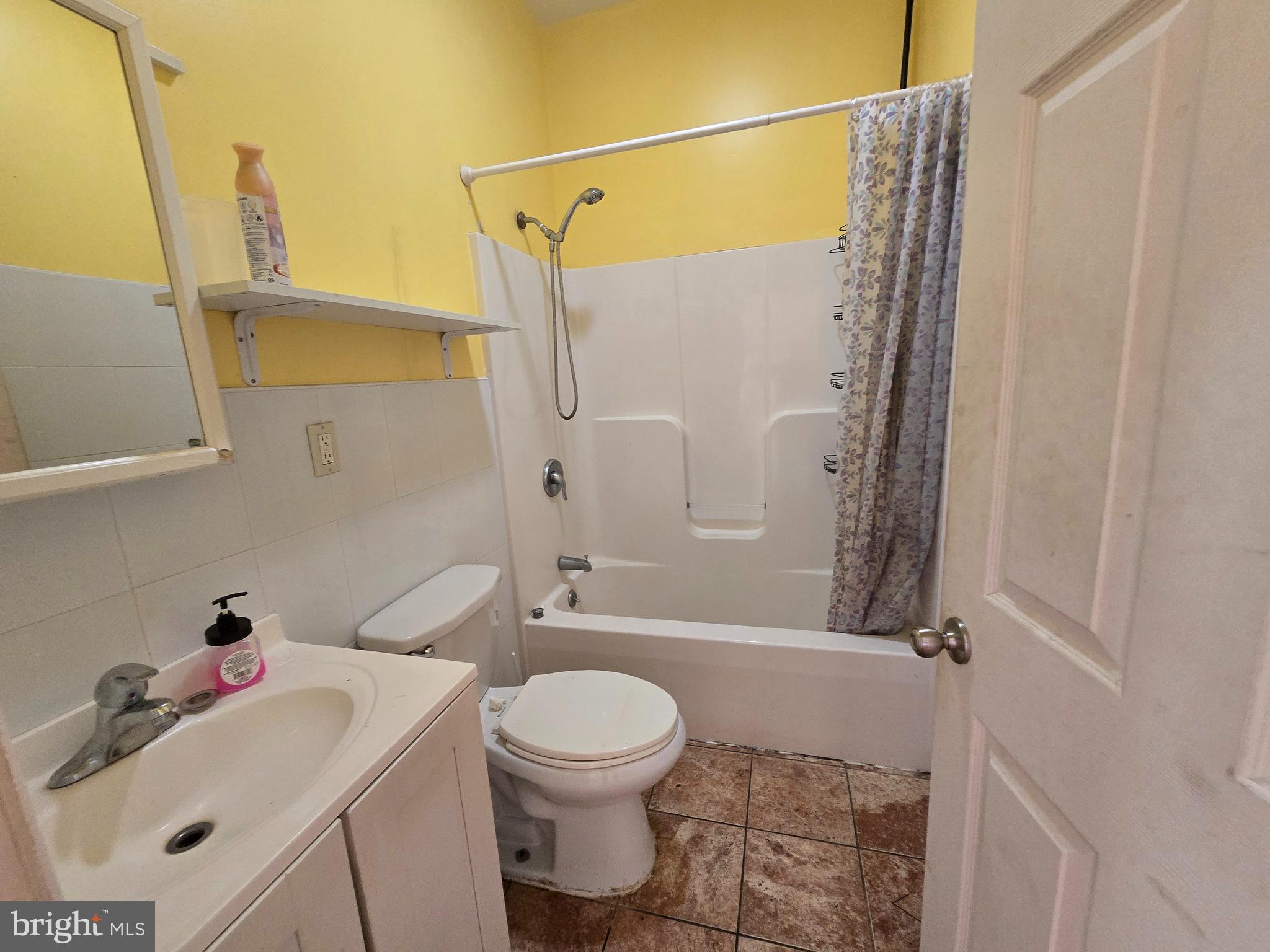 UNIVERSITY CITY - Residential Lease