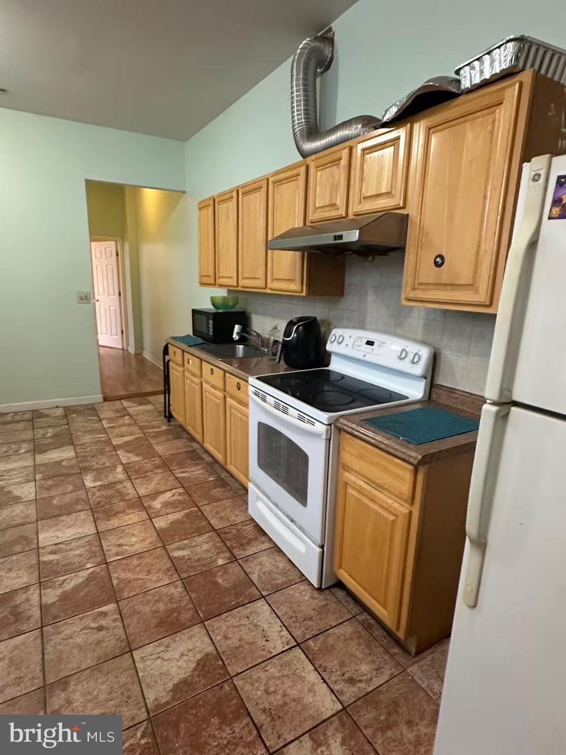 UNIVERSITY CITY - Residential Lease