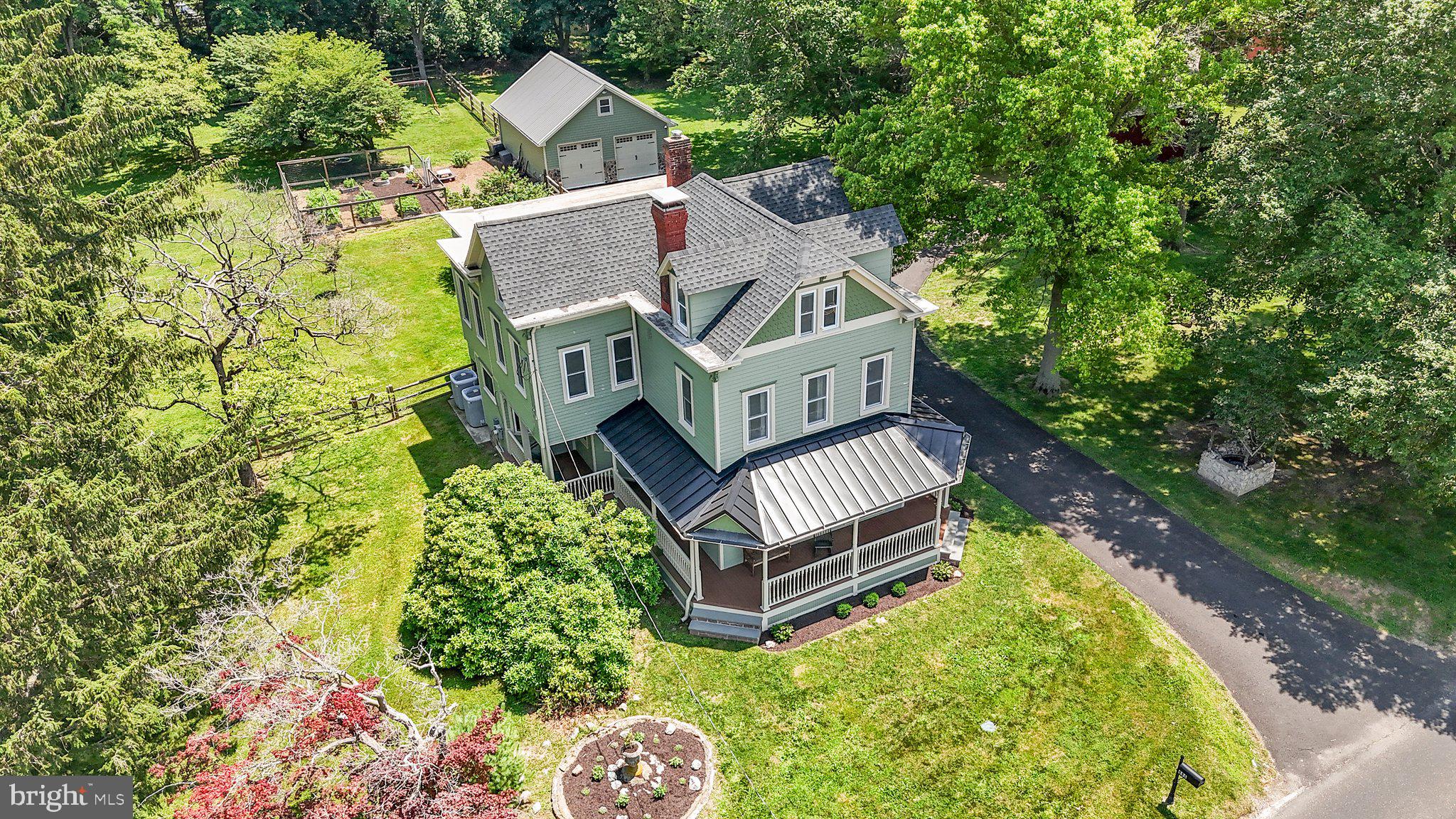 886 MIRROR LAKE ROAD