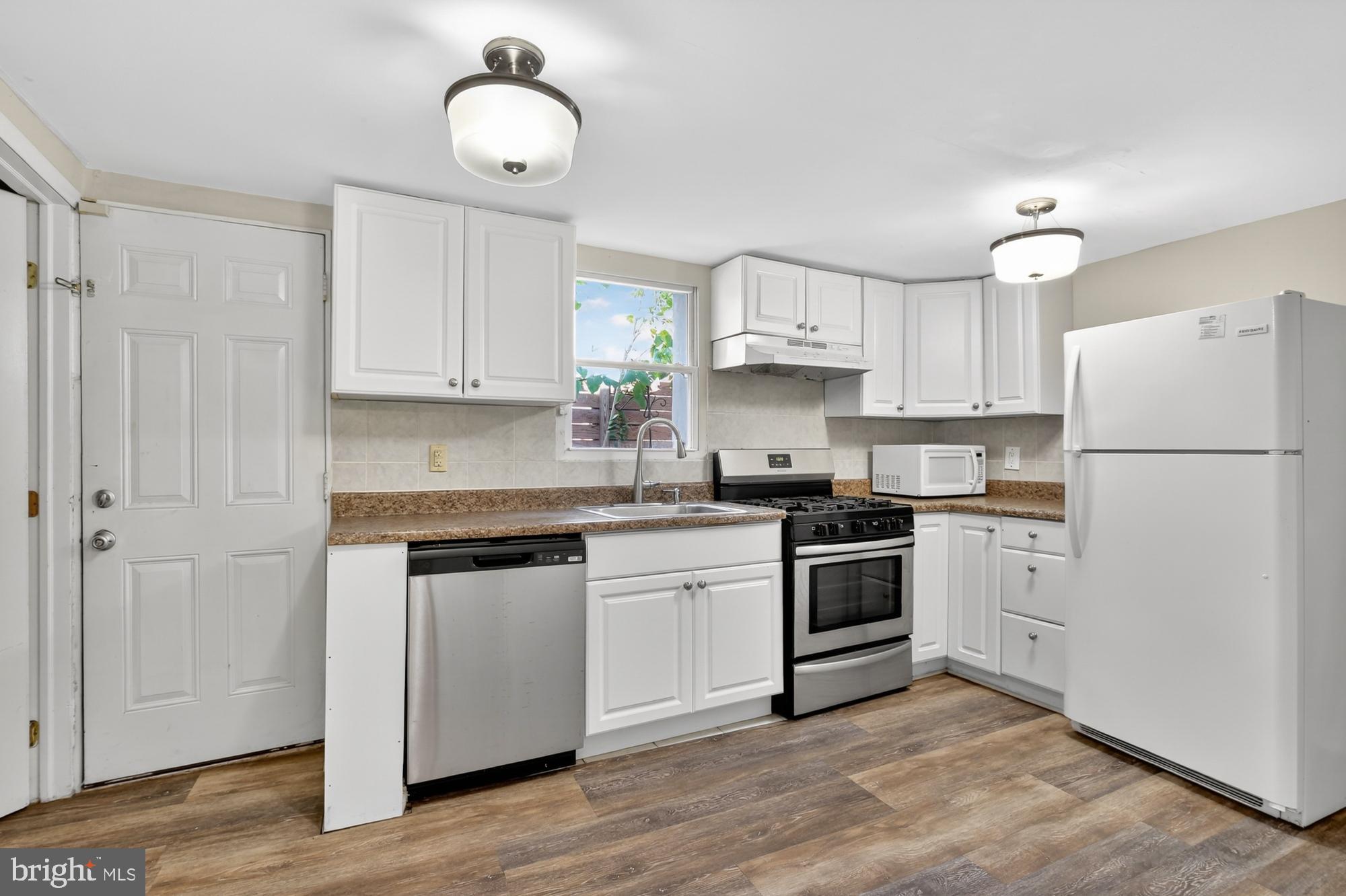 EAST KENSINGTON - Residential Lease