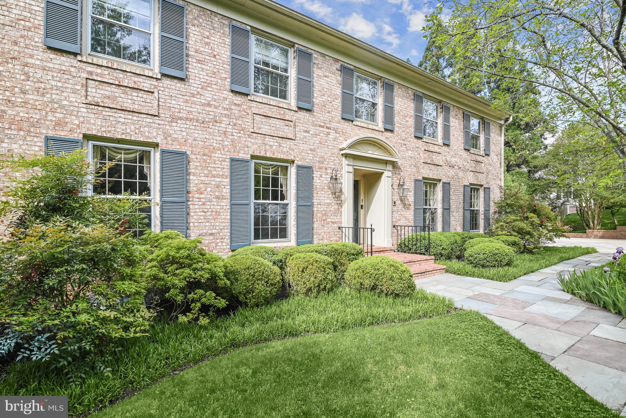 RIVER FALLS - Residential