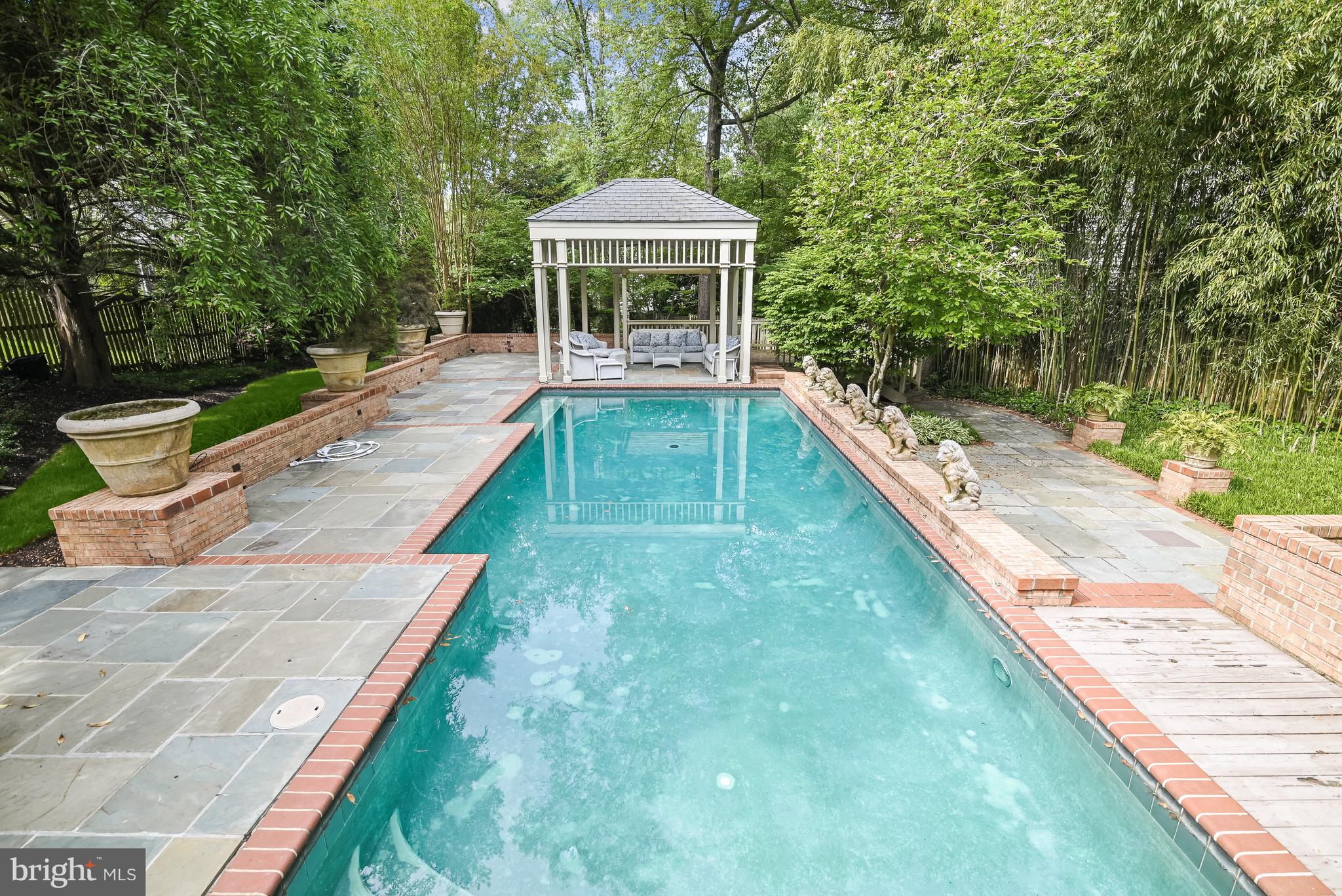 RIVER FALLS - Residential