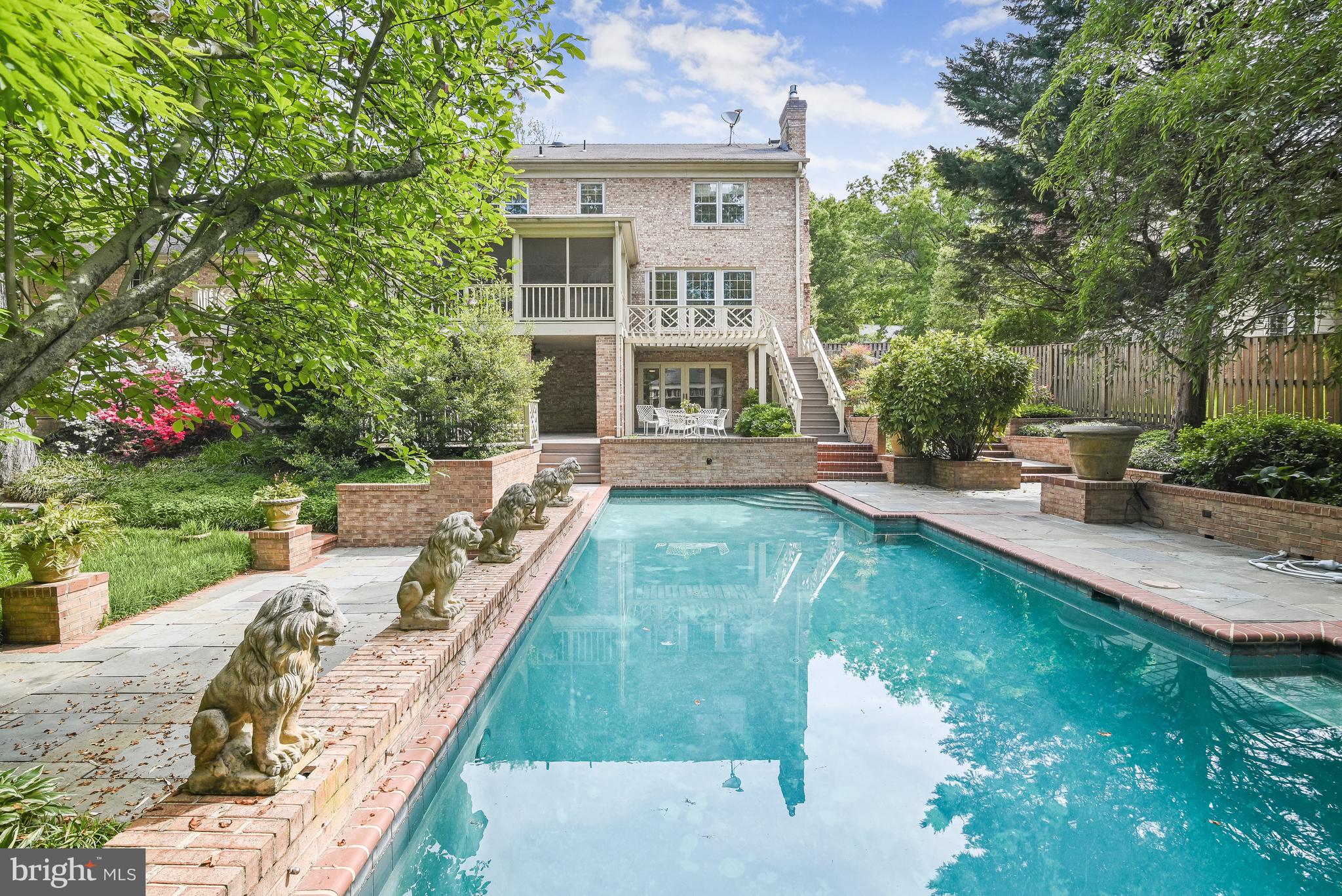 RIVER FALLS - Residential