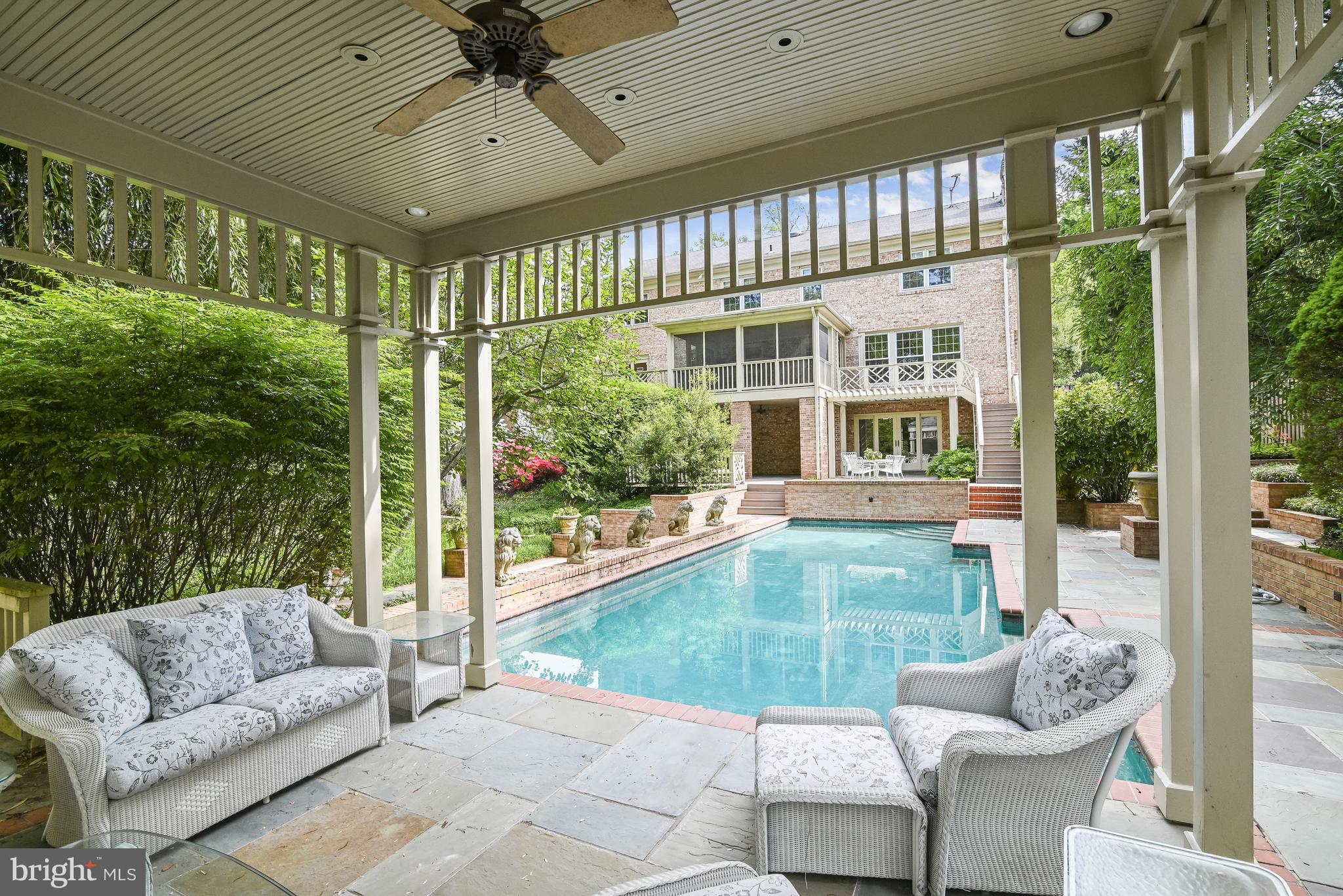 RIVER FALLS - Residential