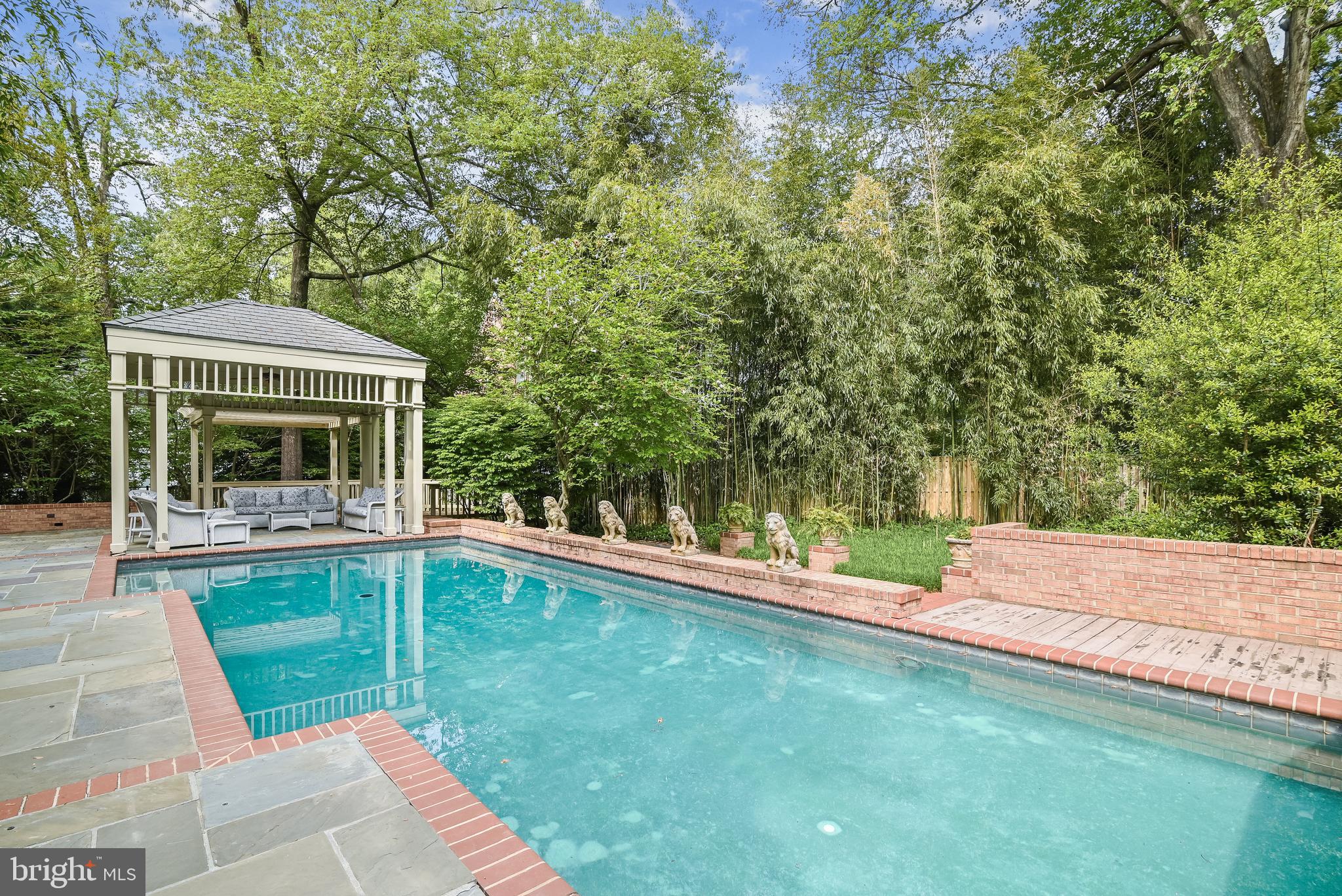 RIVER FALLS - Residential