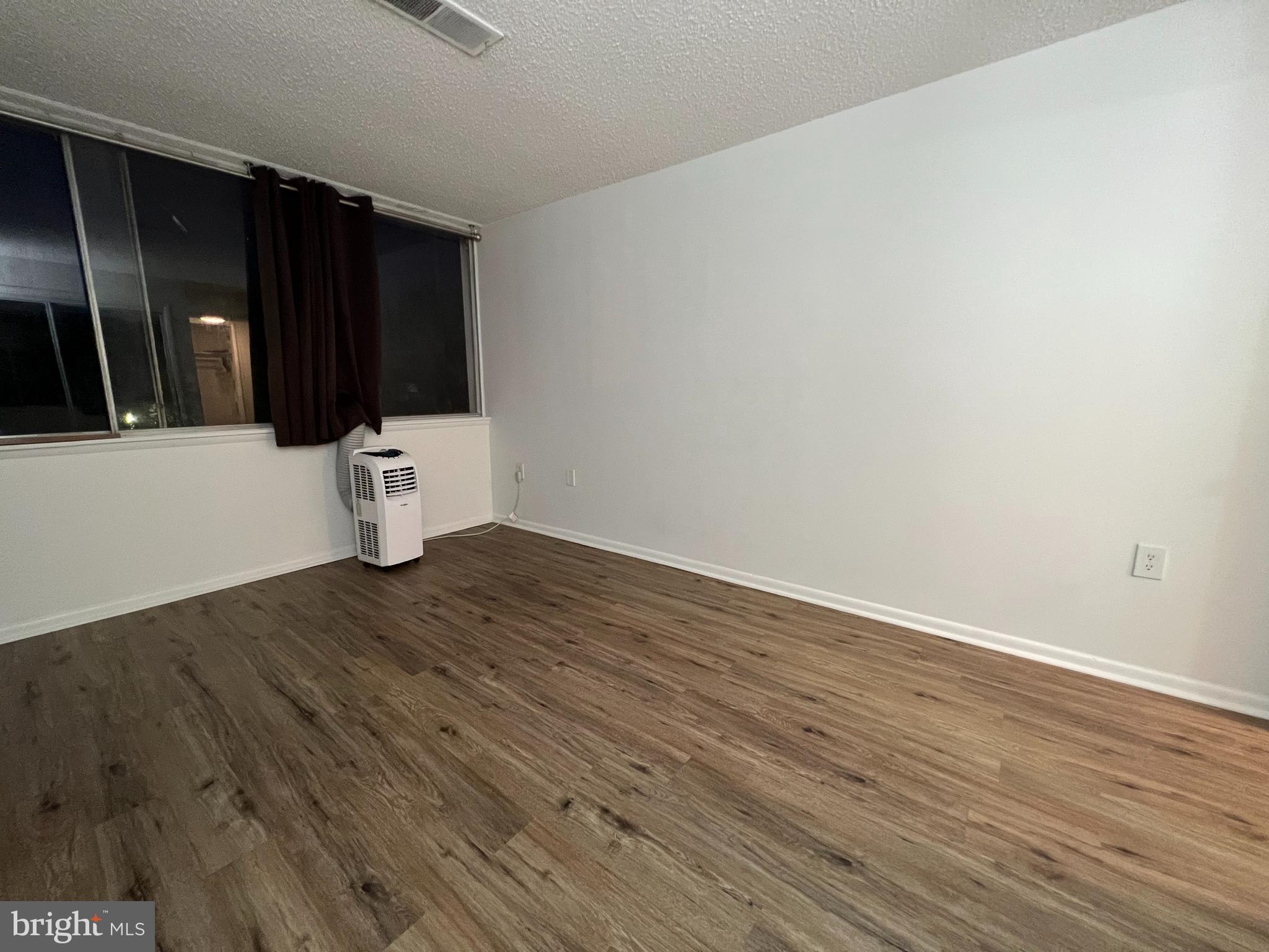 PRESIDENTIAL PARK - Residential Lease