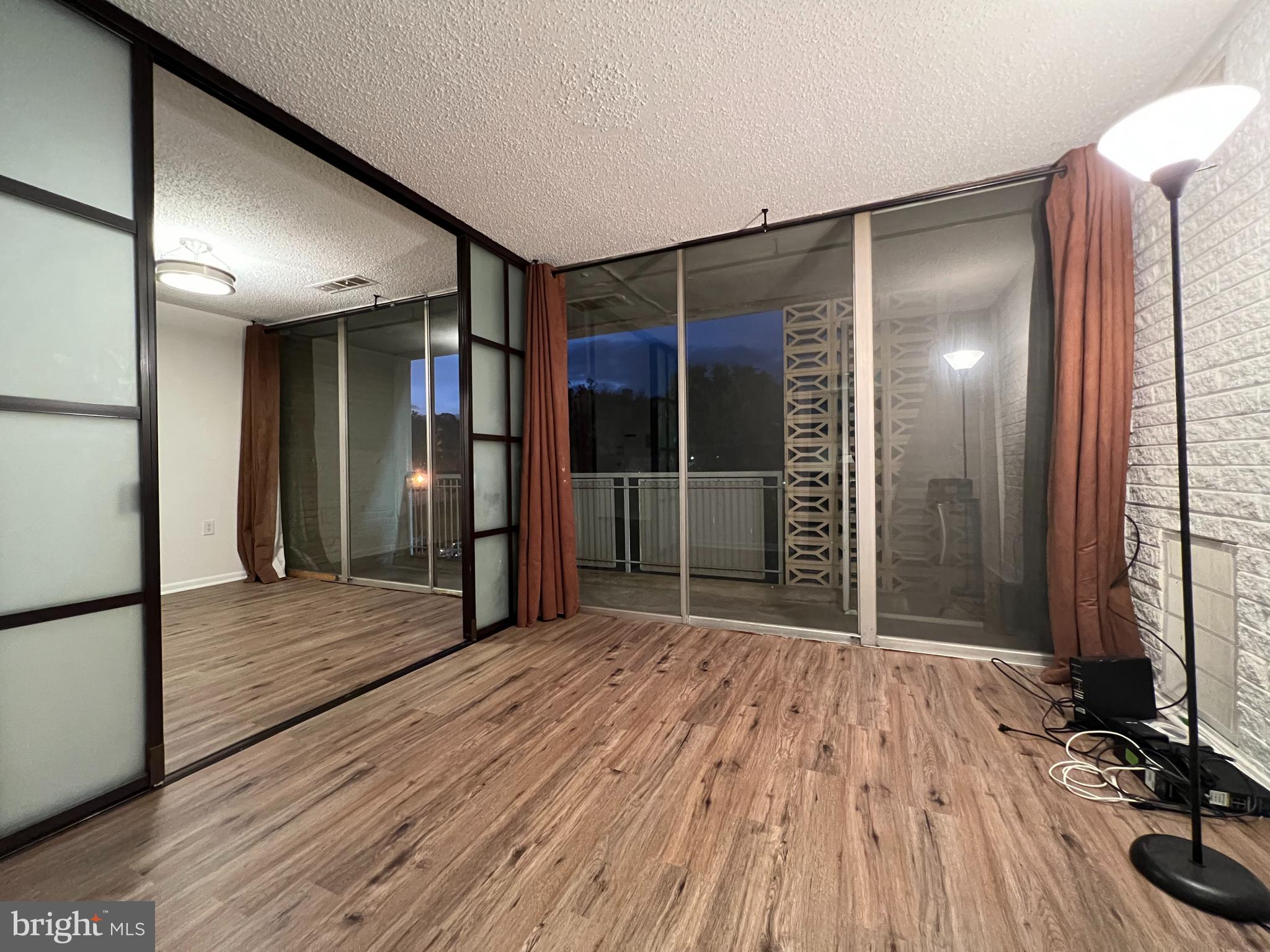 PRESIDENTIAL PARK - Residential Lease