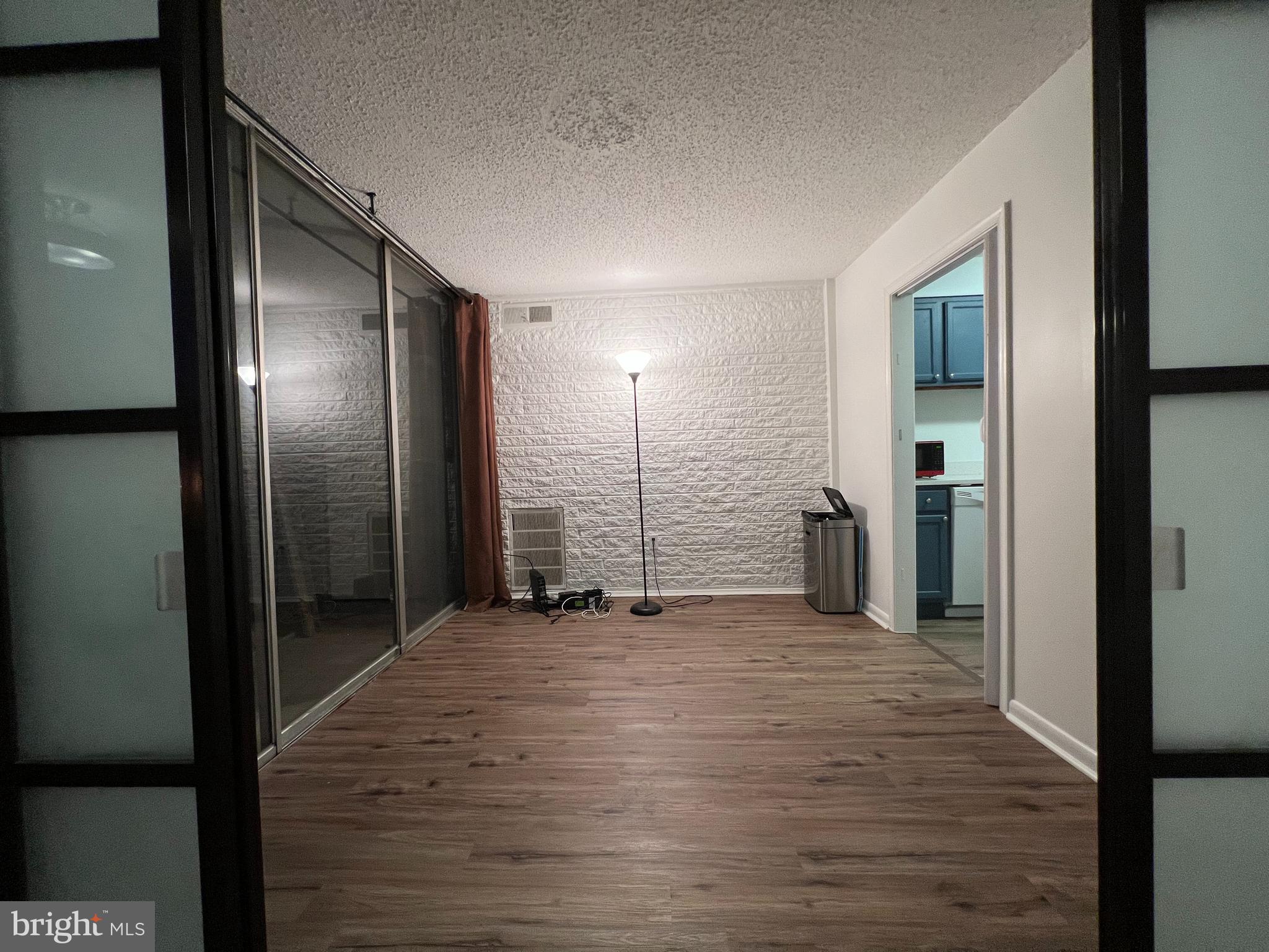 PRESIDENTIAL PARK - Residential Lease