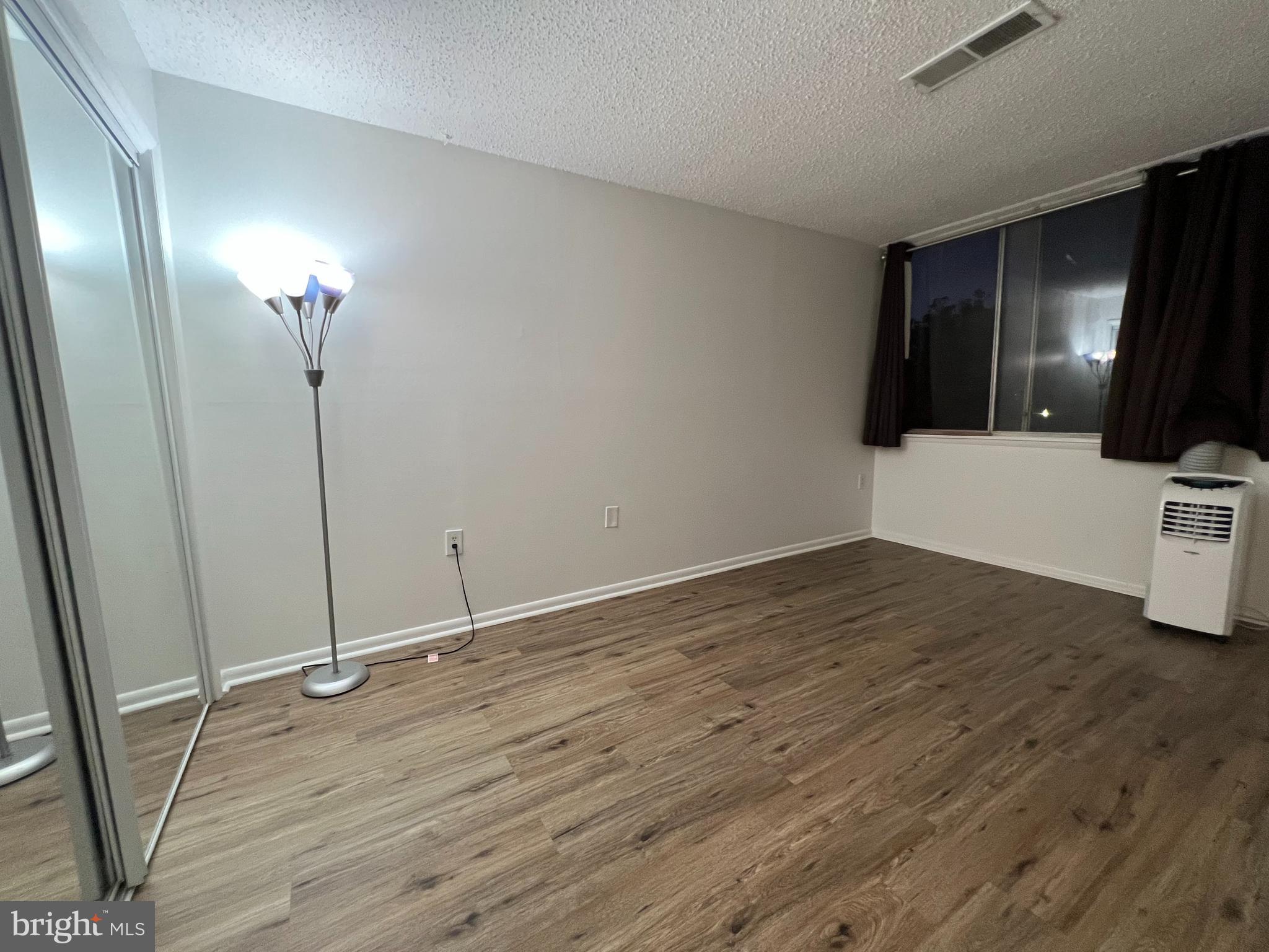 PRESIDENTIAL PARK - Residential Lease