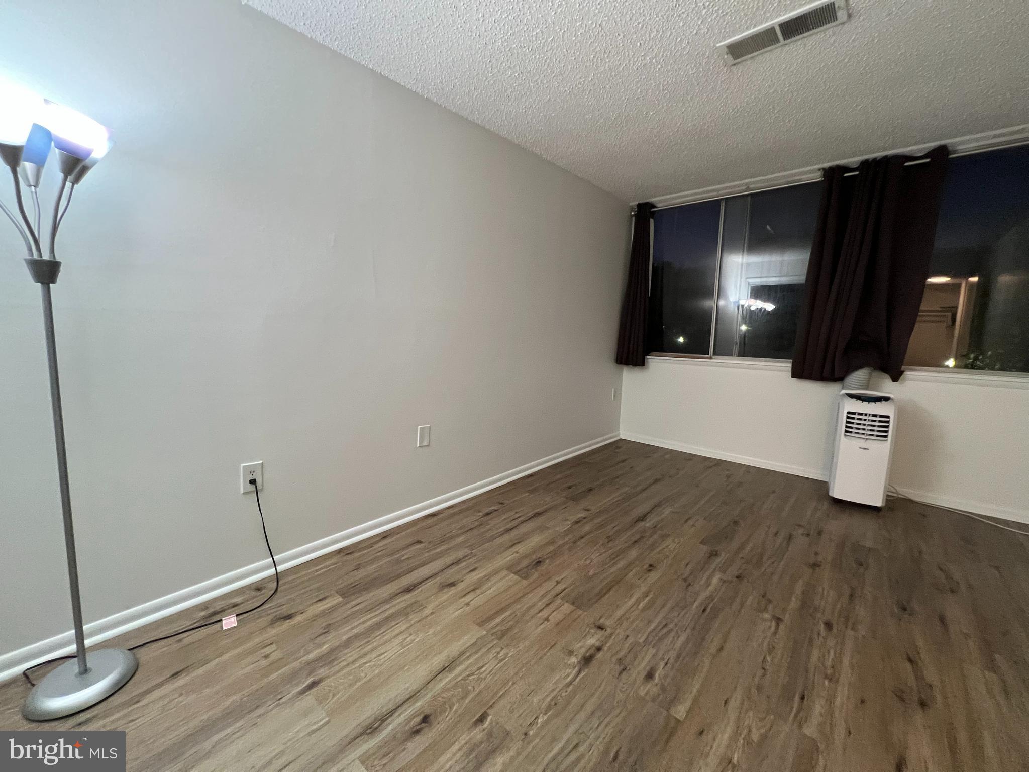 PRESIDENTIAL PARK - Residential Lease