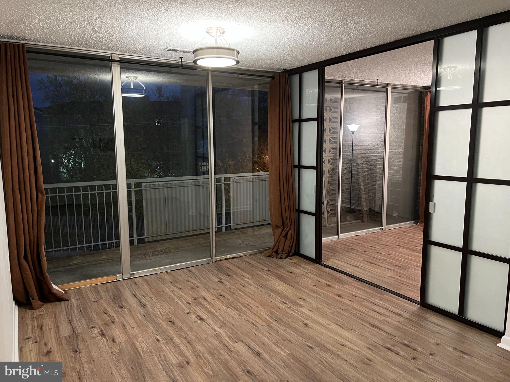 PRESIDENTIAL PARK - Residential Lease