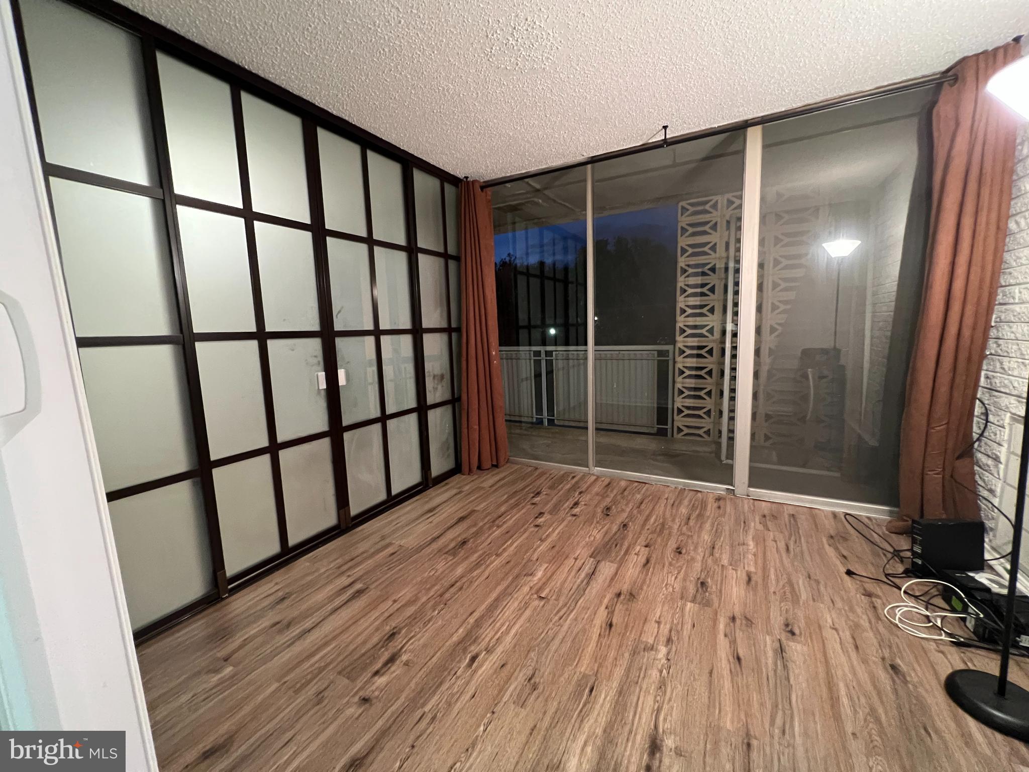 PRESIDENTIAL PARK - Residential Lease