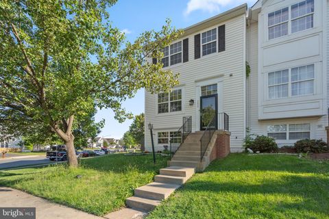 Photo of 8699 Farnham Way, BRISTOW, VA 20136 (MLS # VAPW2120072)