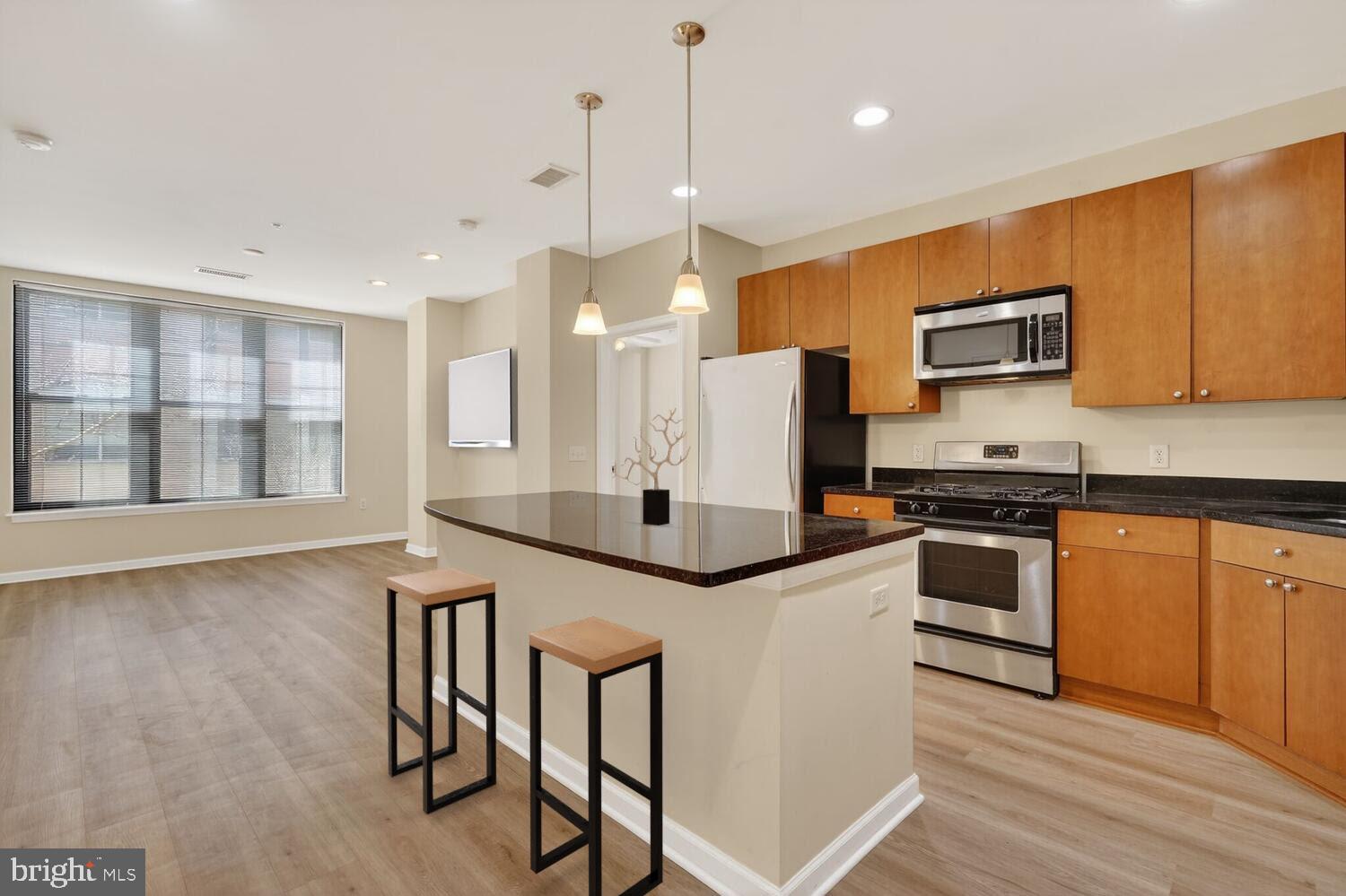 444 W BROAD STREET W 204