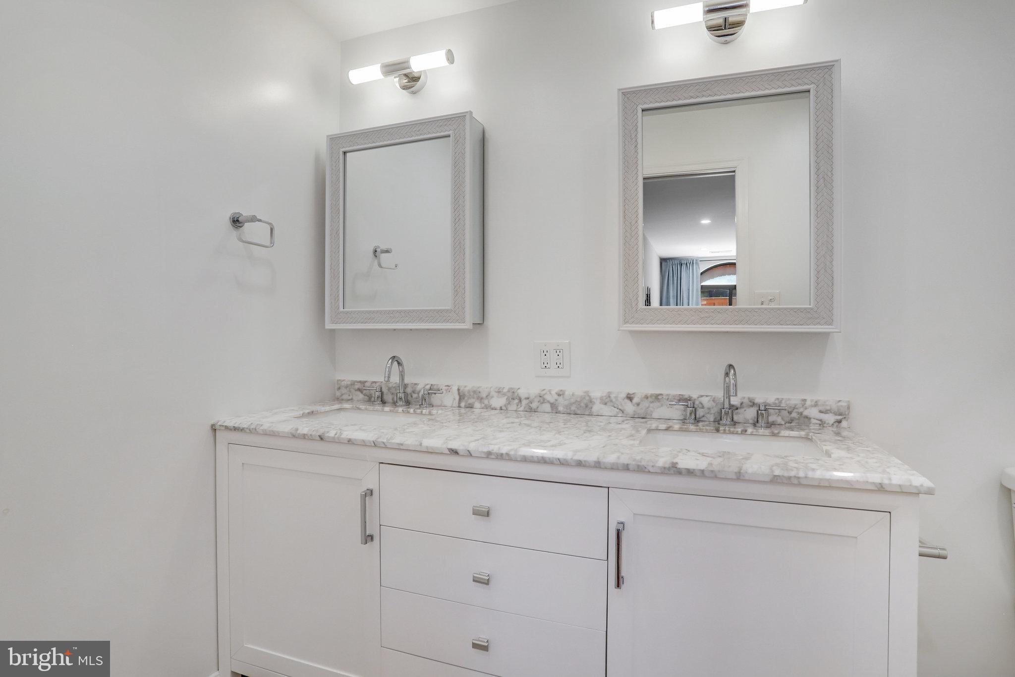 SUMMERWALK - Residential Lease