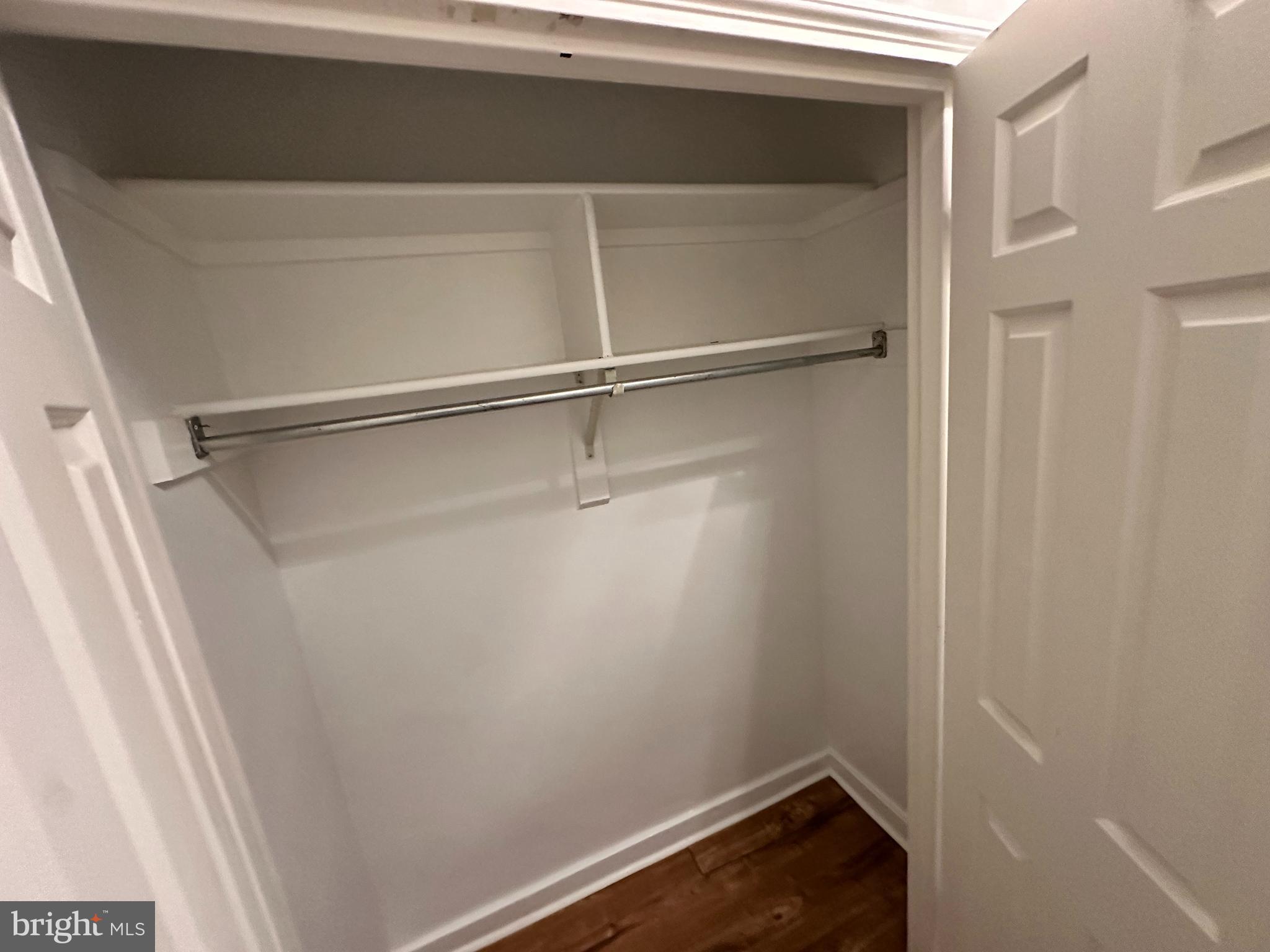 ARLINGTON OAKS - Residential Lease