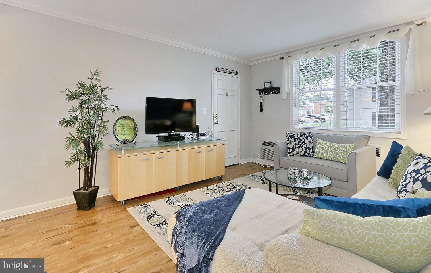 ARLINGTON OAKS - Residential Lease