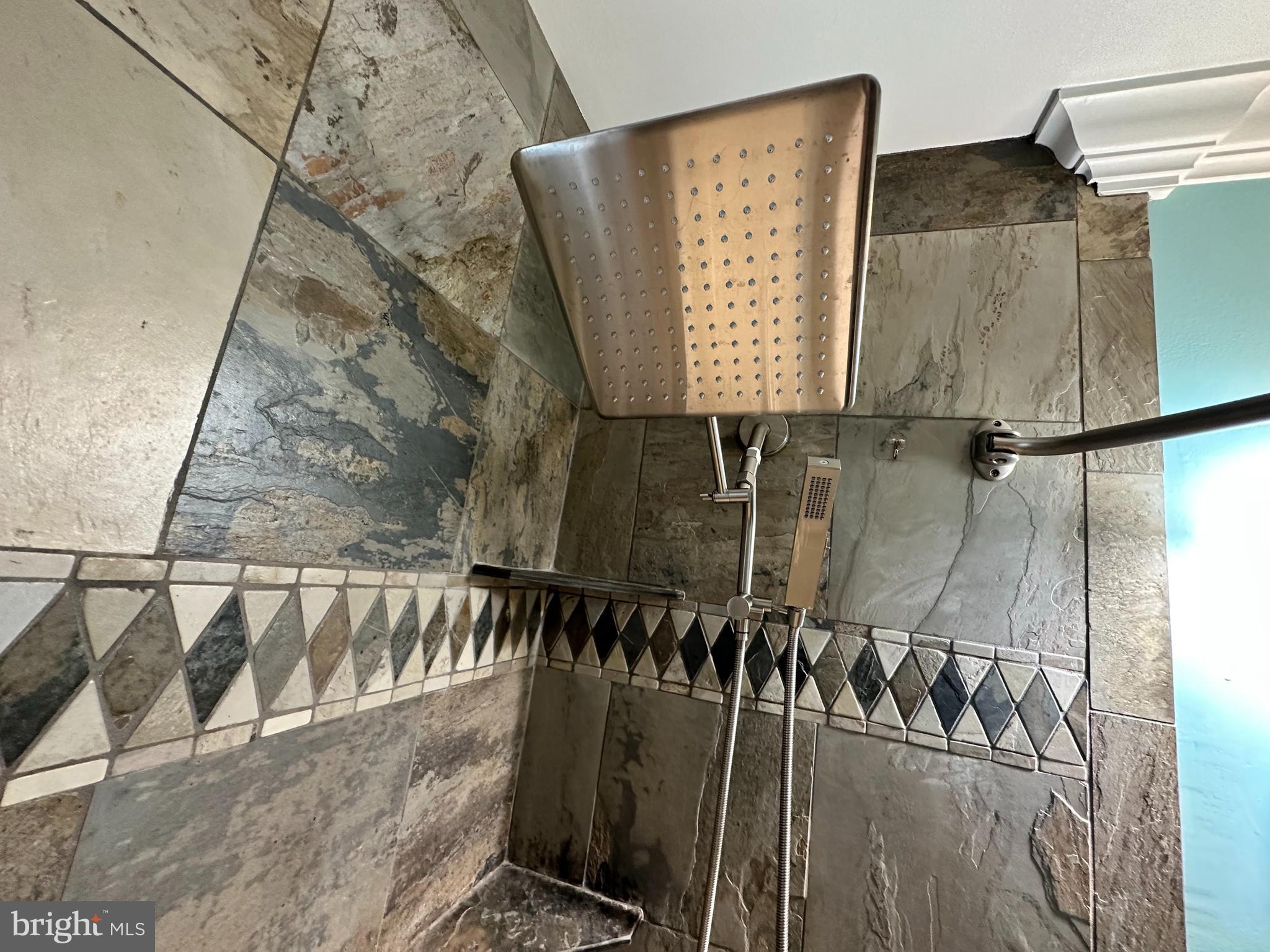 ARLINGTON OAKS - Residential Lease