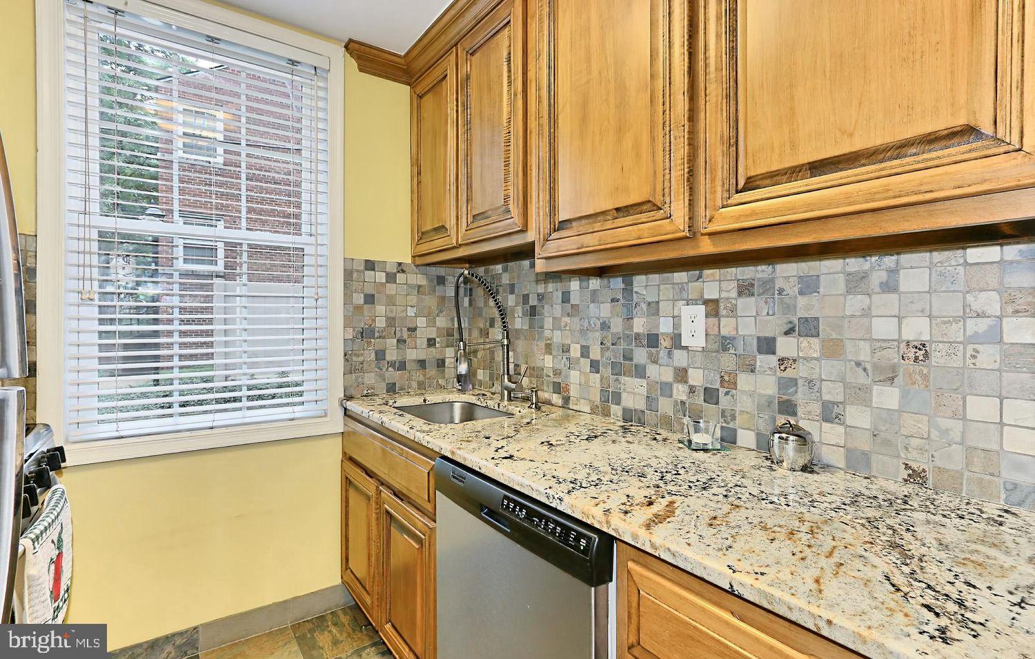 ARLINGTON OAKS - Residential Lease