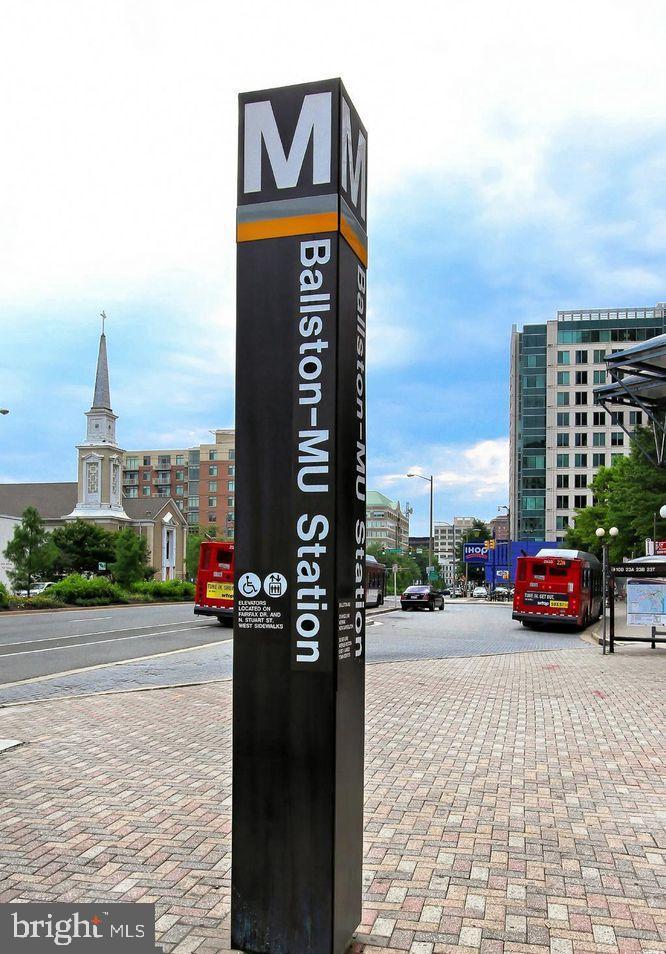 ARLINGTON OAKS - Residential Lease