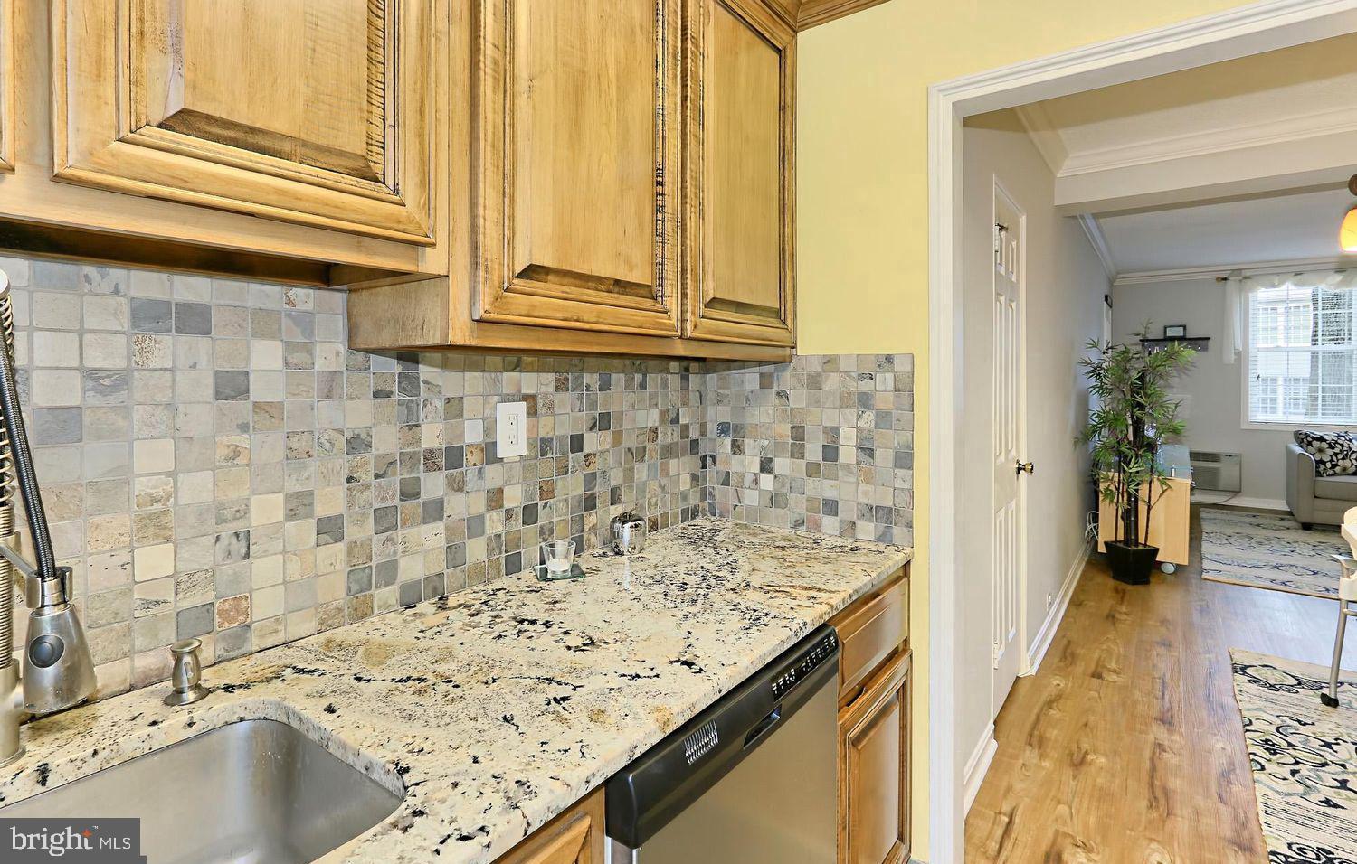 ARLINGTON OAKS - Residential Lease