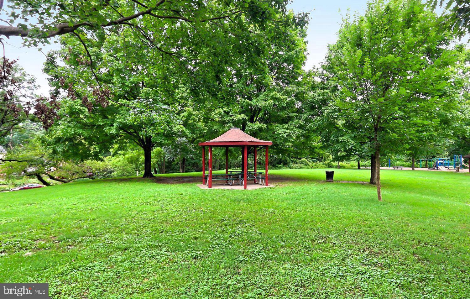 ARLINGTON OAKS - Residential Lease