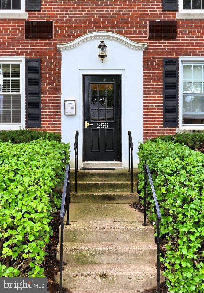 ARLINGTON OAKS - Residential Lease