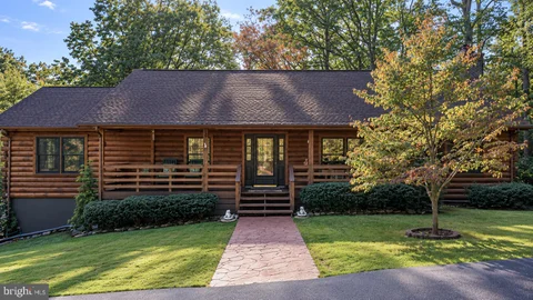 4251 Bear Hollow Trl, Haymarket, VA MLS: VAPW2131412