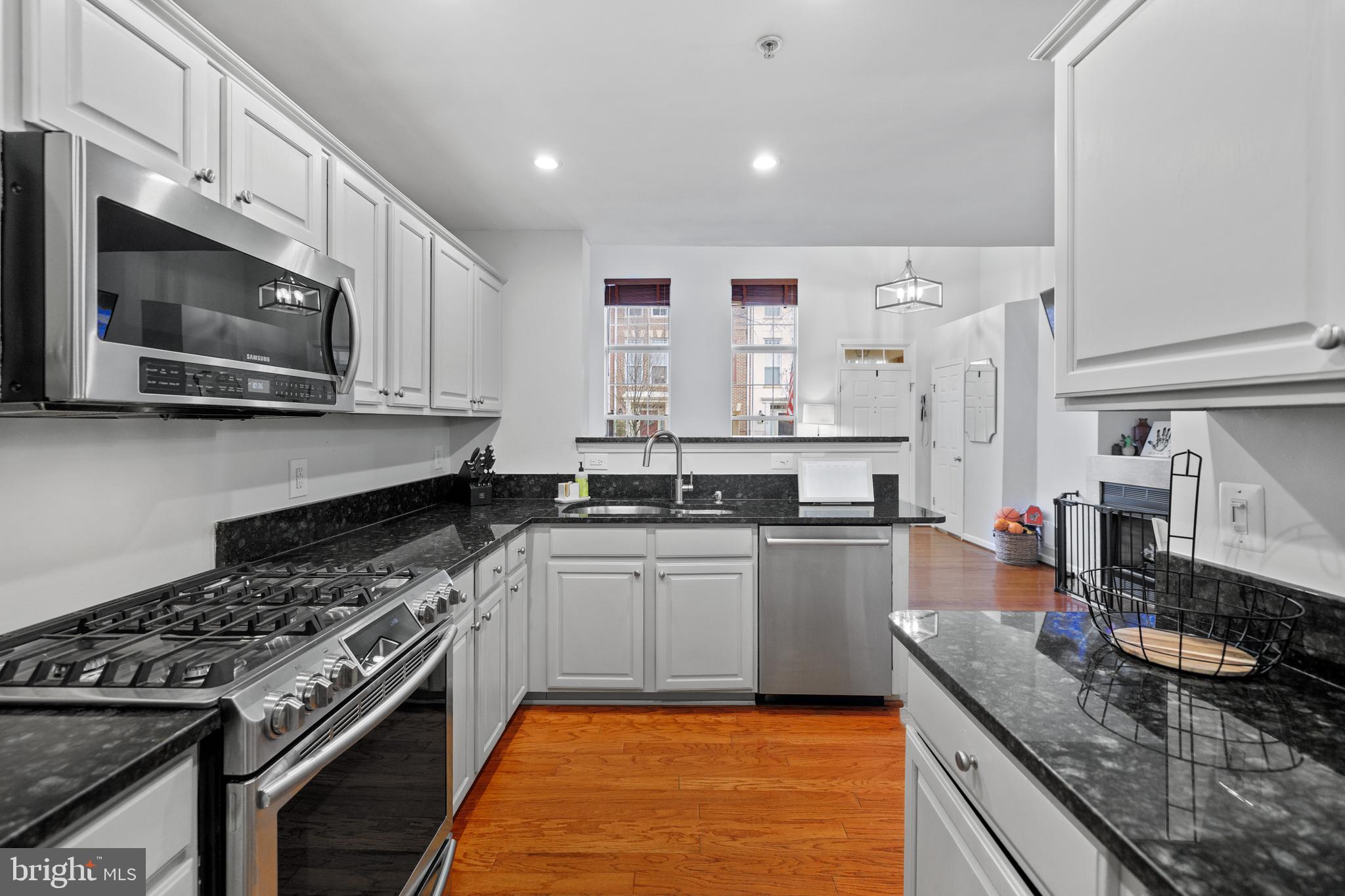 CAMERON STATION - Residential