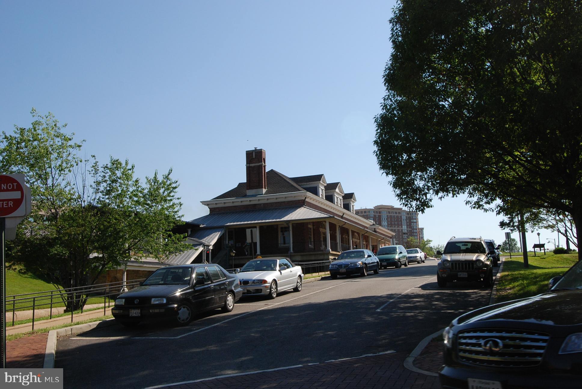 OLD TOWN ALEXANDRIA - Residential
