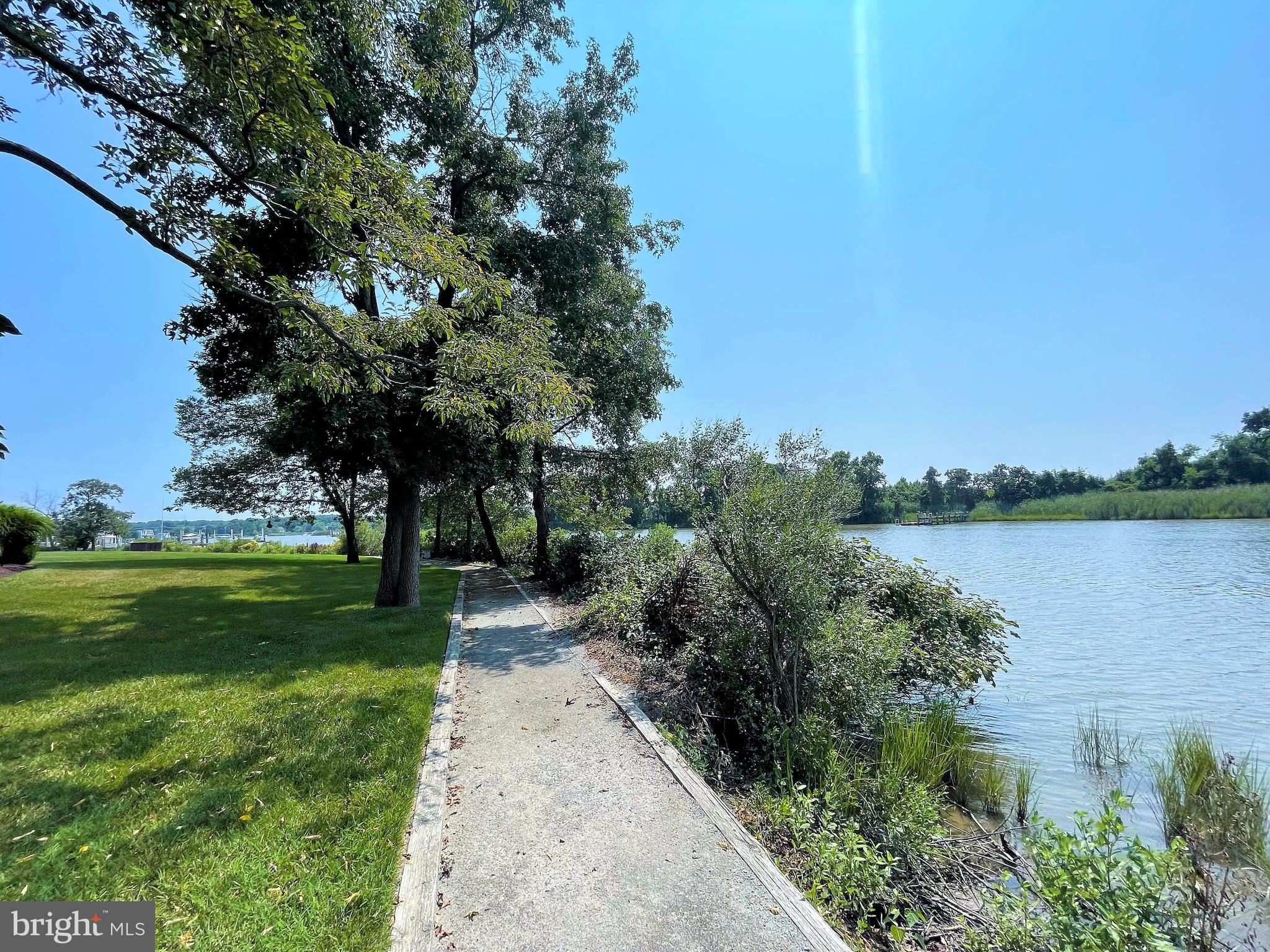 THOMPSON CREEK CONDOS - Residential