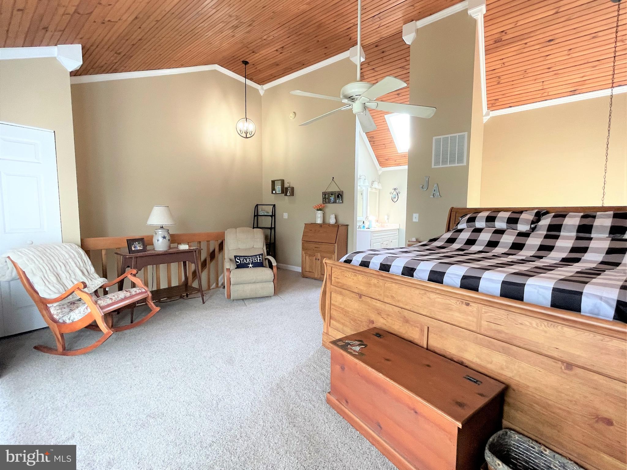 THOMPSON CREEK CONDOS - Residential