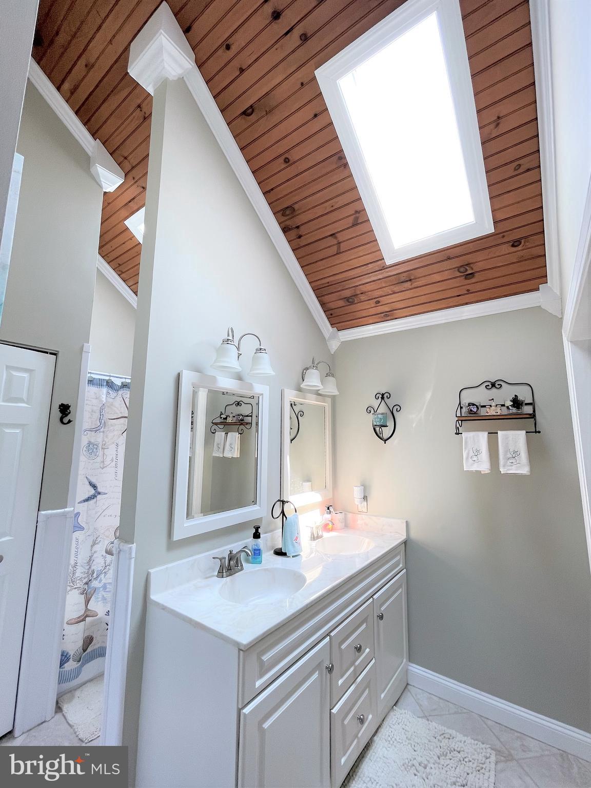 THOMPSON CREEK CONDOS - Residential