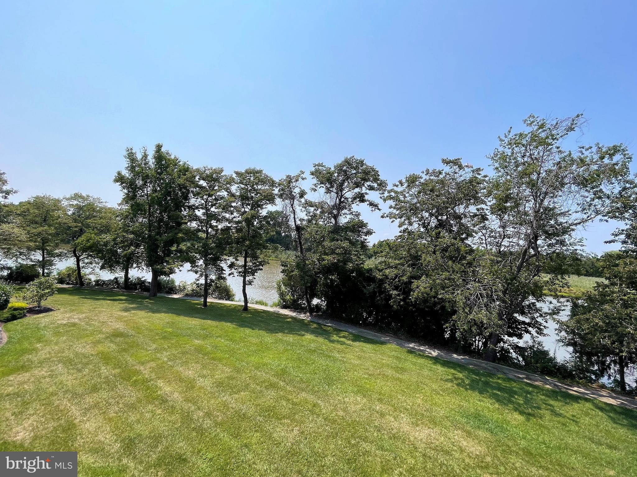 THOMPSON CREEK CONDOS - Residential