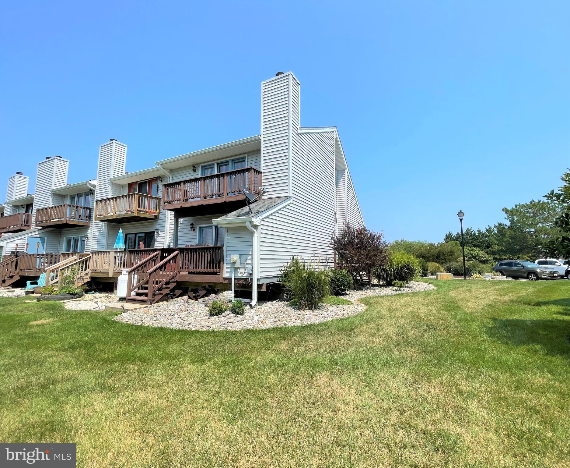 THOMPSON CREEK CONDOS - Residential