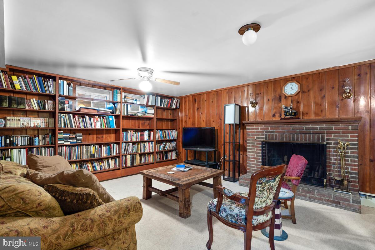 LAYTONSVILLE OUTSIDE - Residential